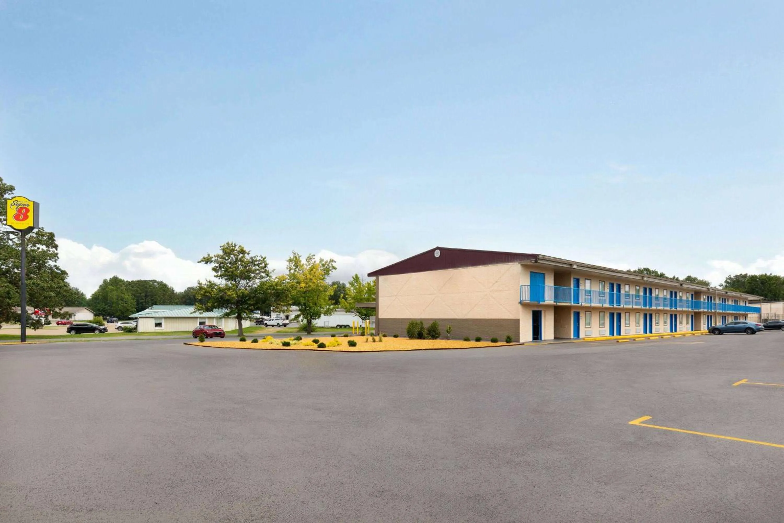 Property building in Super 8 by Wyndham Paducah I-24 Exit 4