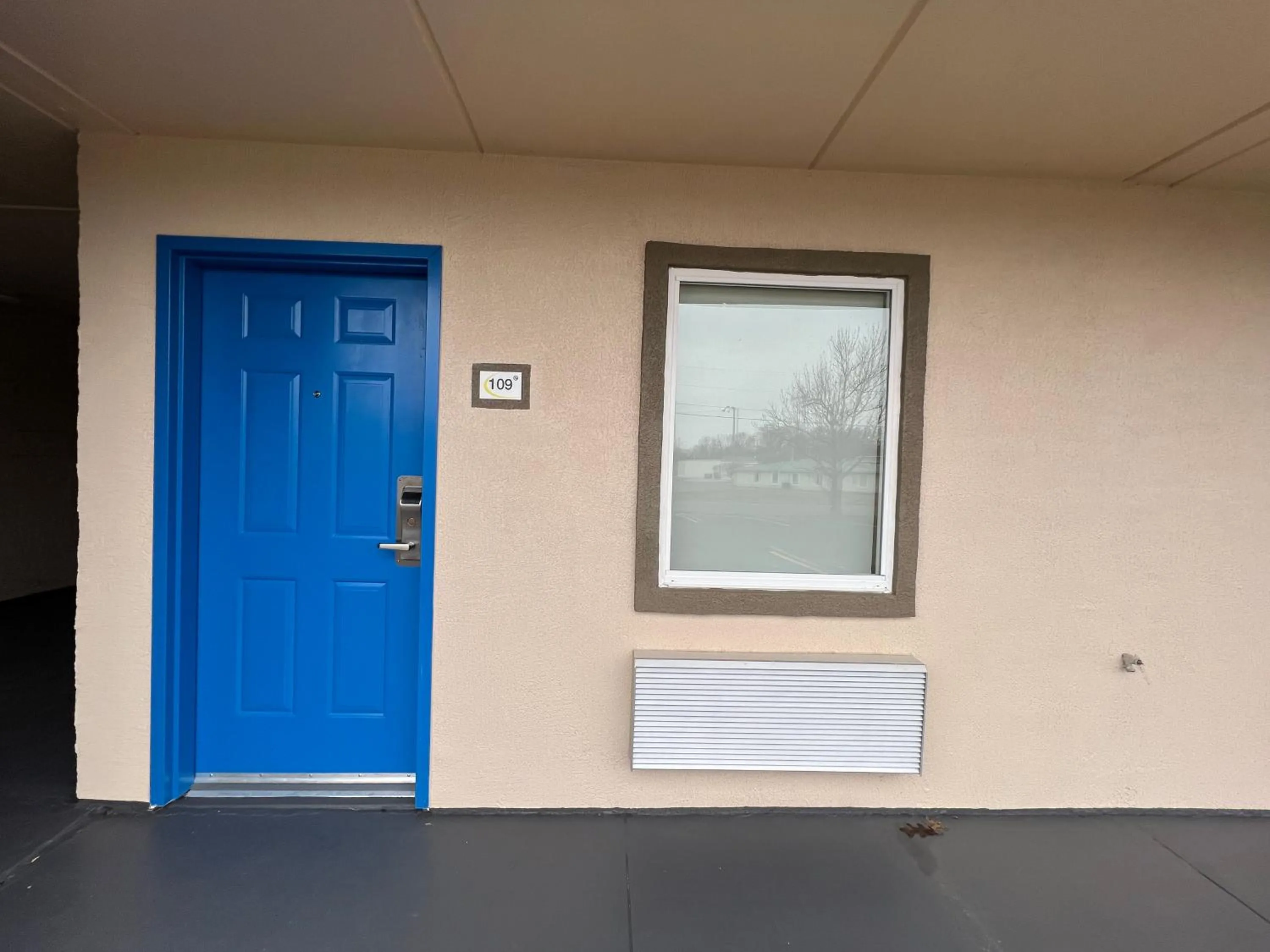 Property building in Super 8 by Wyndham Paducah I-24 Exit 4