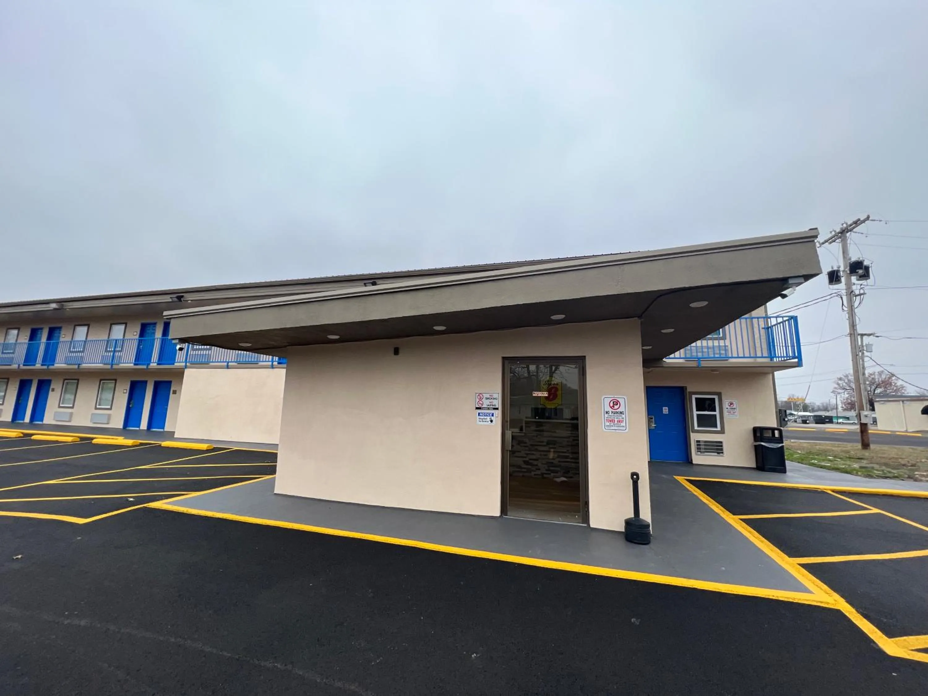 Property building in Super 8 by Wyndham Paducah I-24 Exit 4