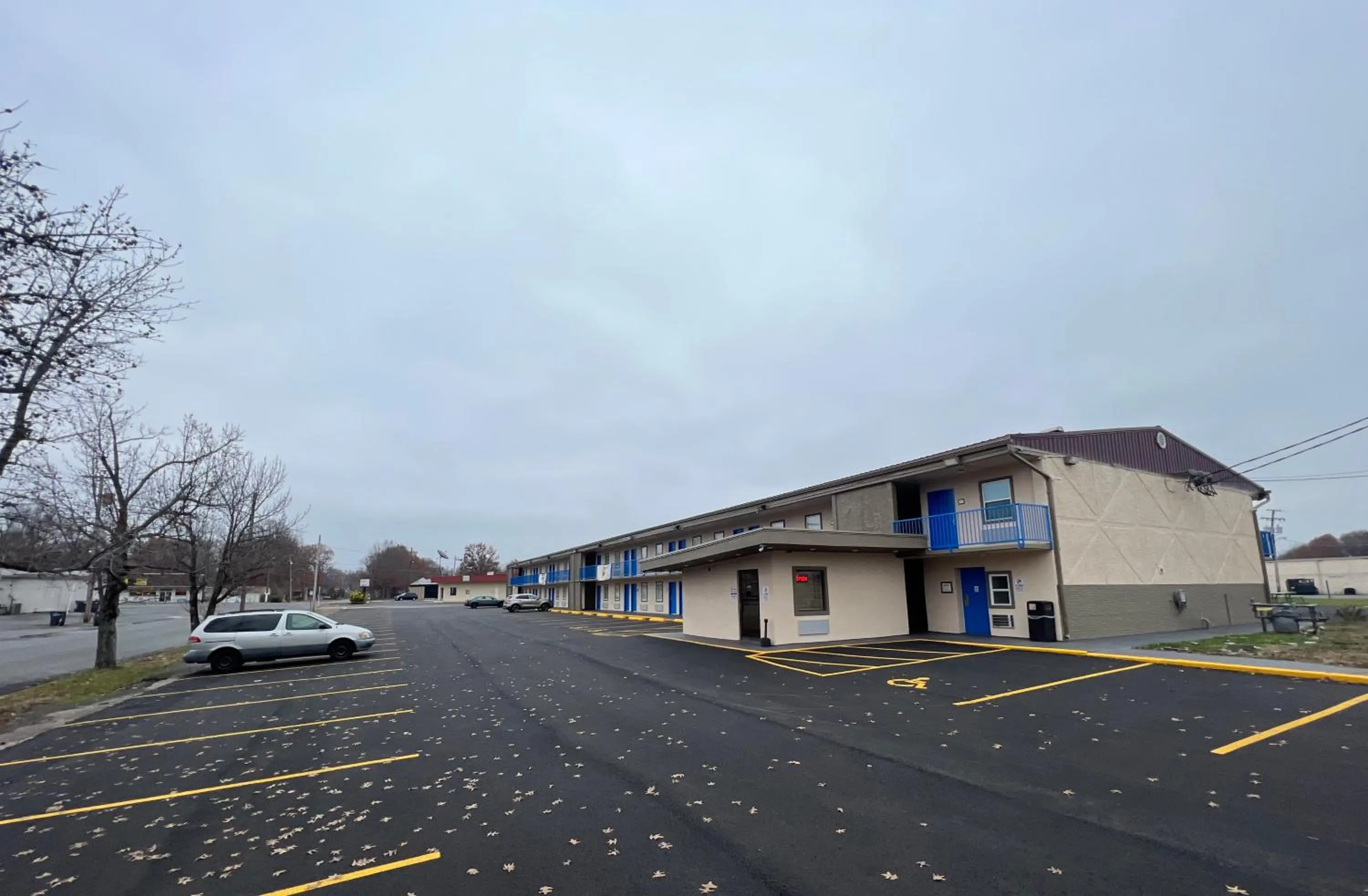 Property building in Super 8 by Wyndham Paducah I-24 Exit 4