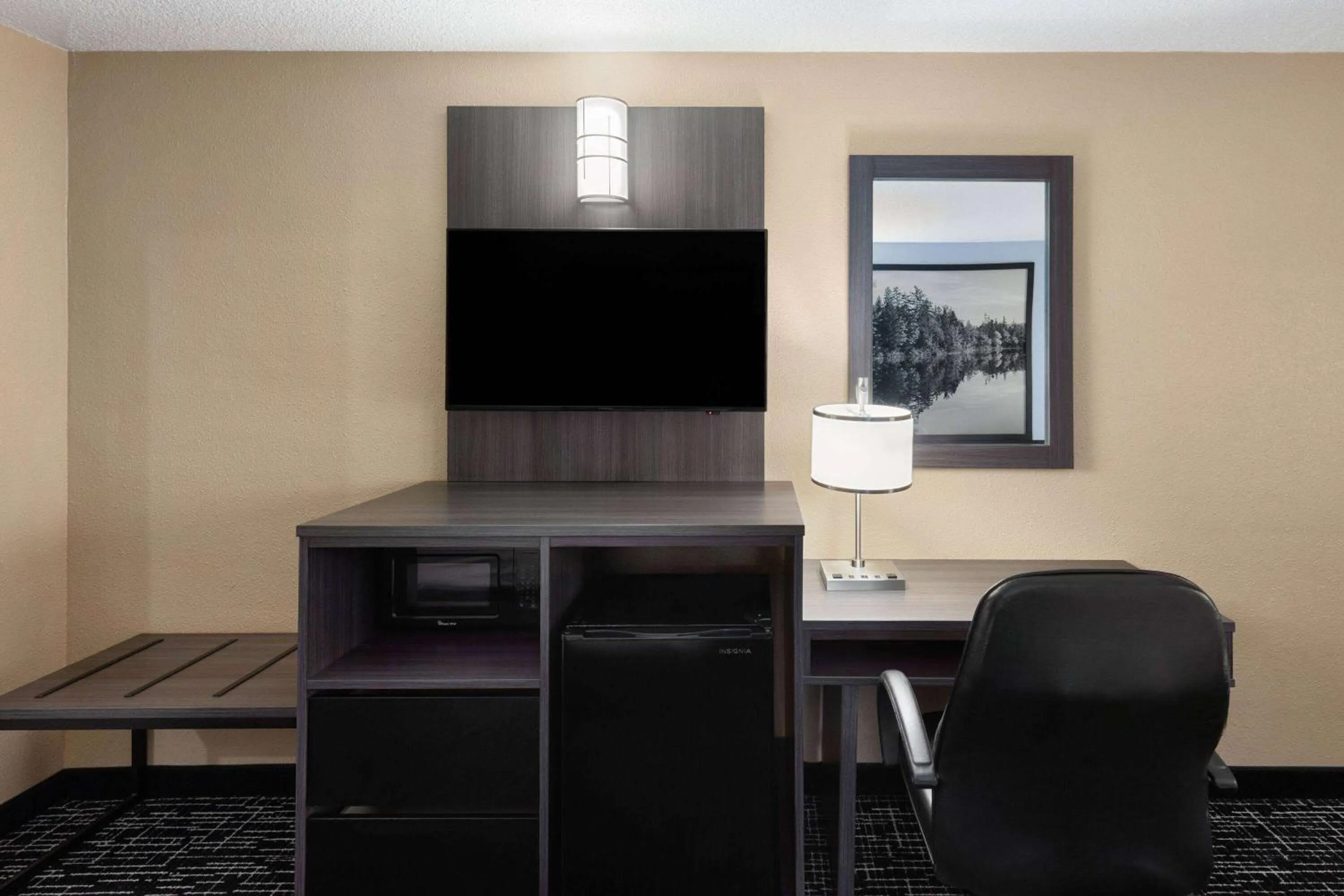 Photo of the whole room in Super 8 by Wyndham Paducah I-24 Exit 4