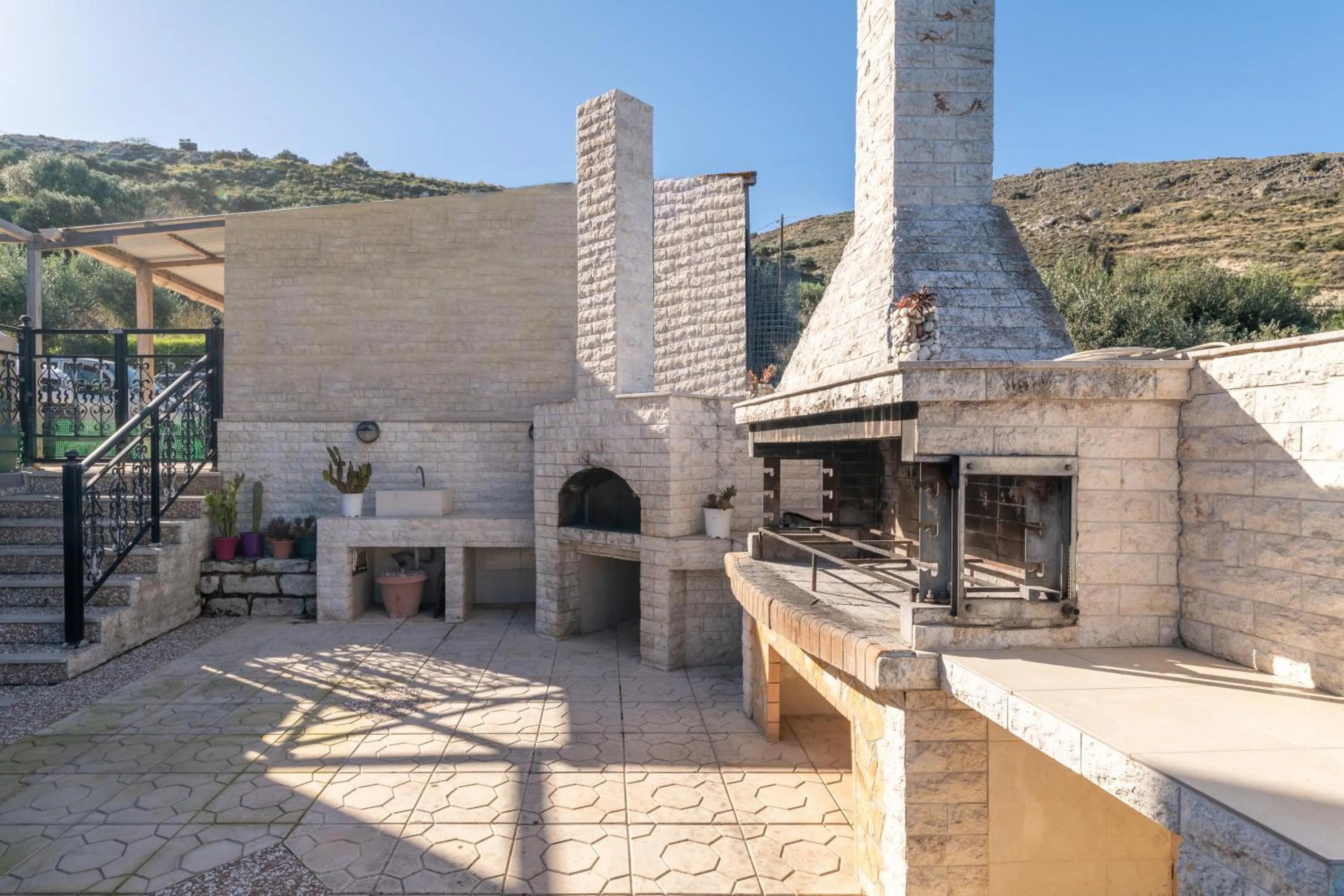 BBQ facilities in Aelia Home