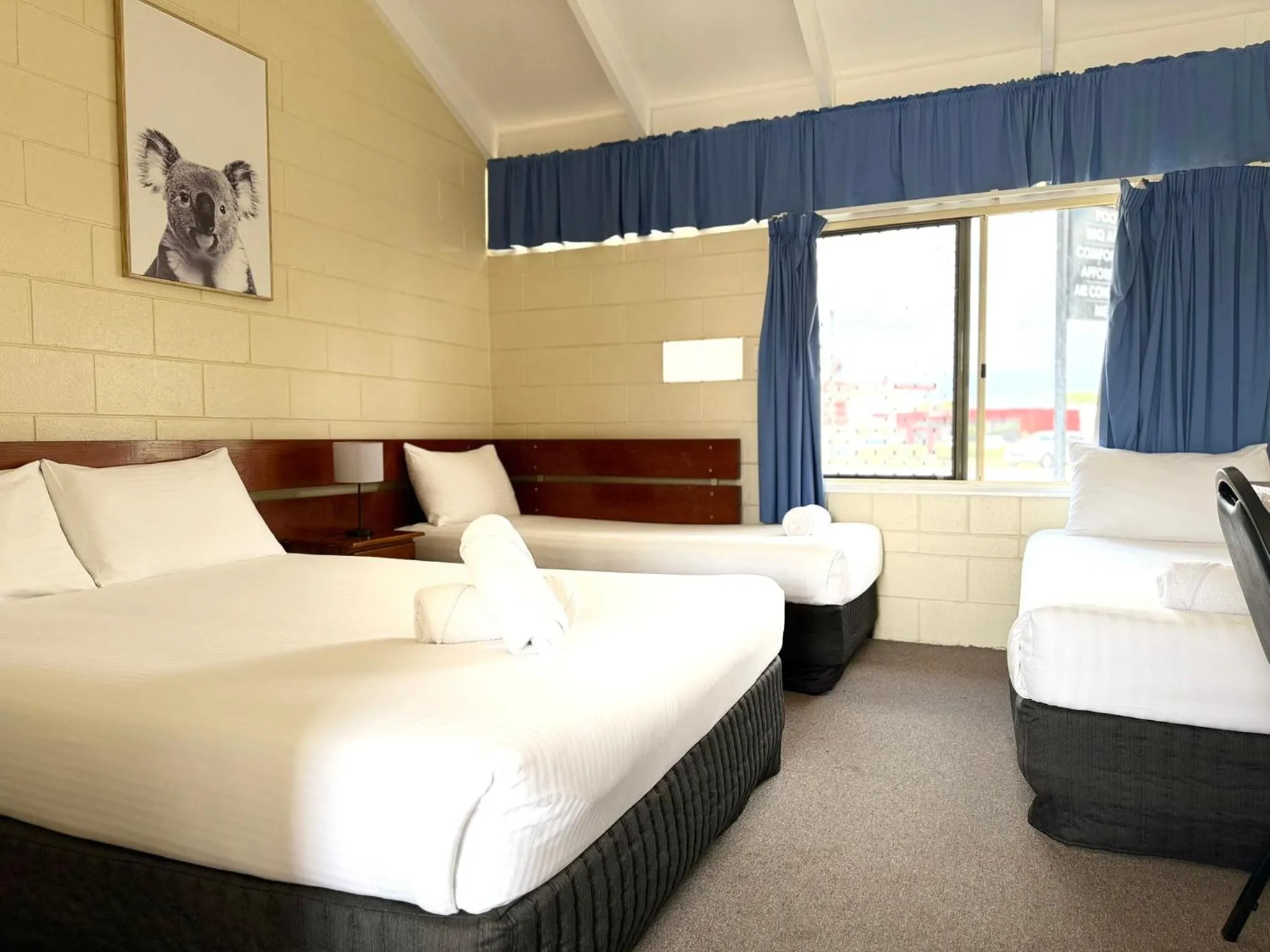 Bed in Pete's Place Roma