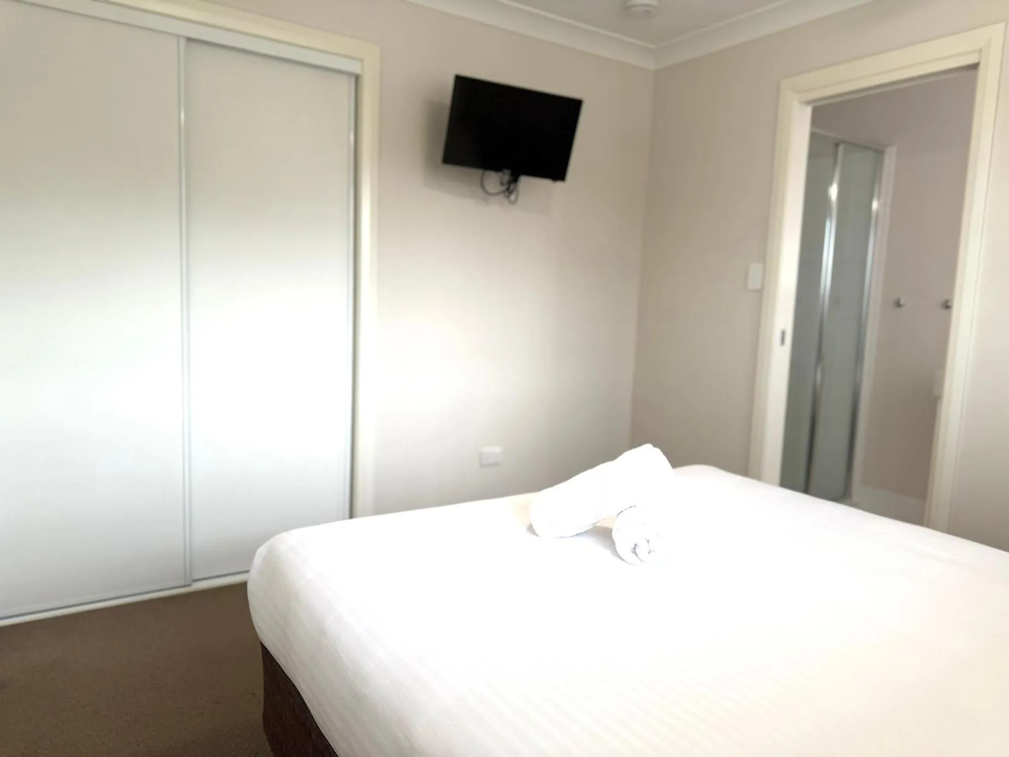 Bed in Pete's Place Roma