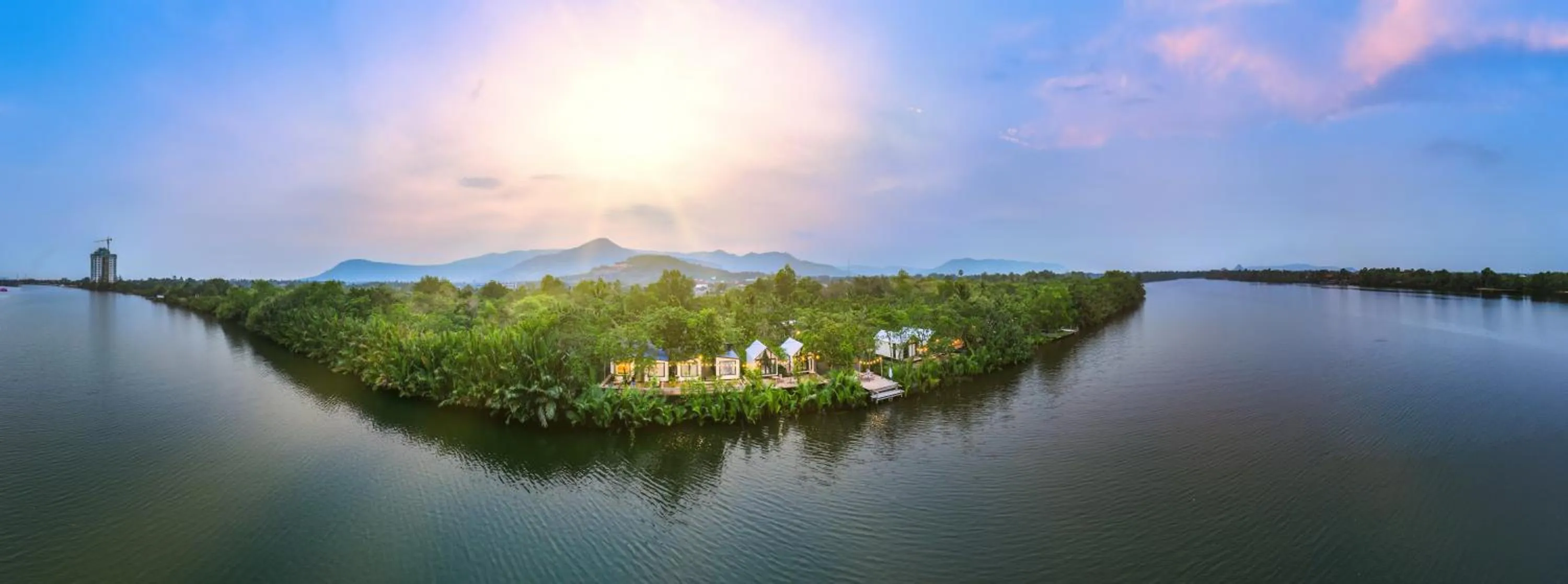 Mountain view in Kampot Riverfront Boutique
