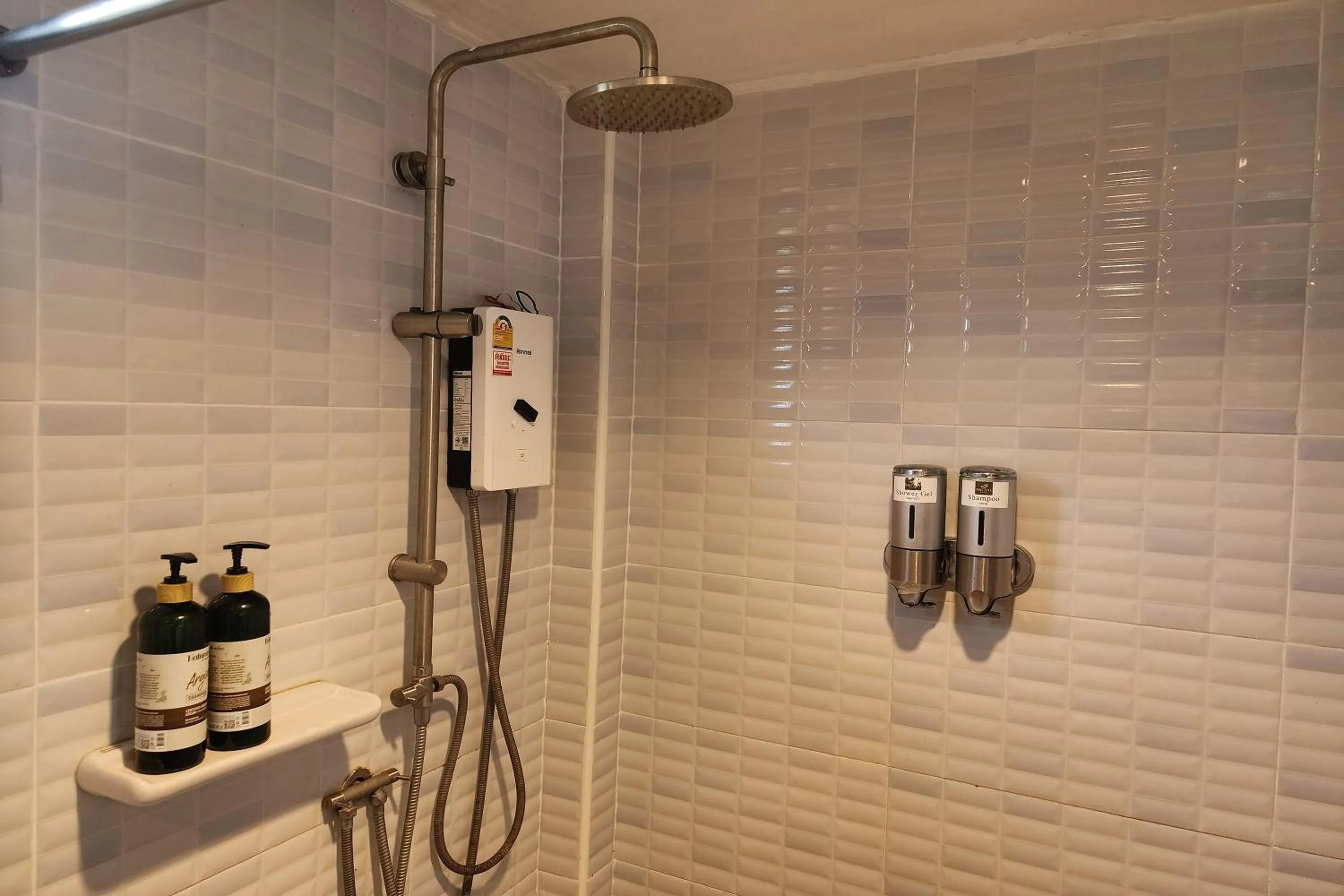 Shower in Karaboon Wellness