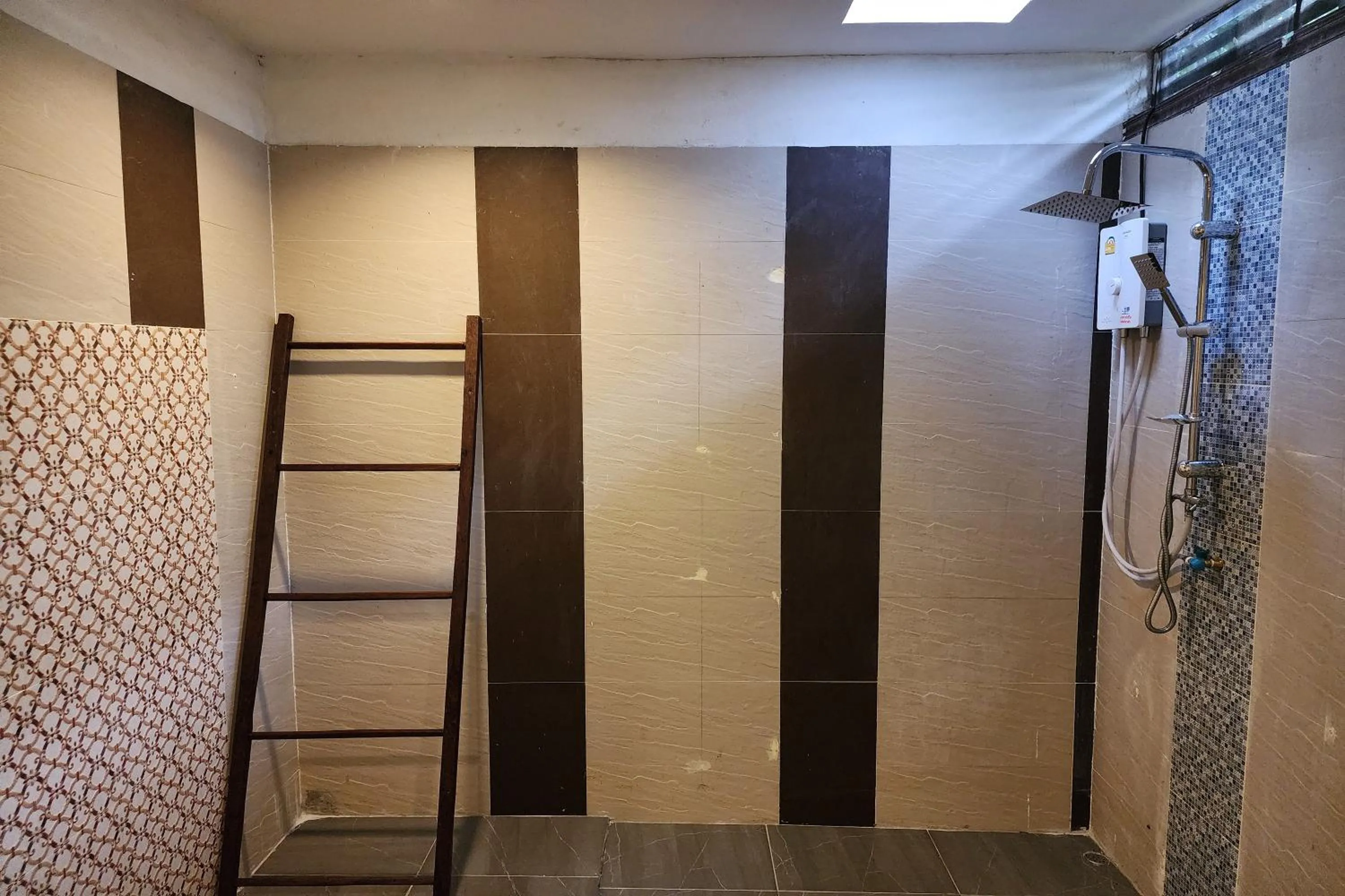 Shower in Karaboon Wellness