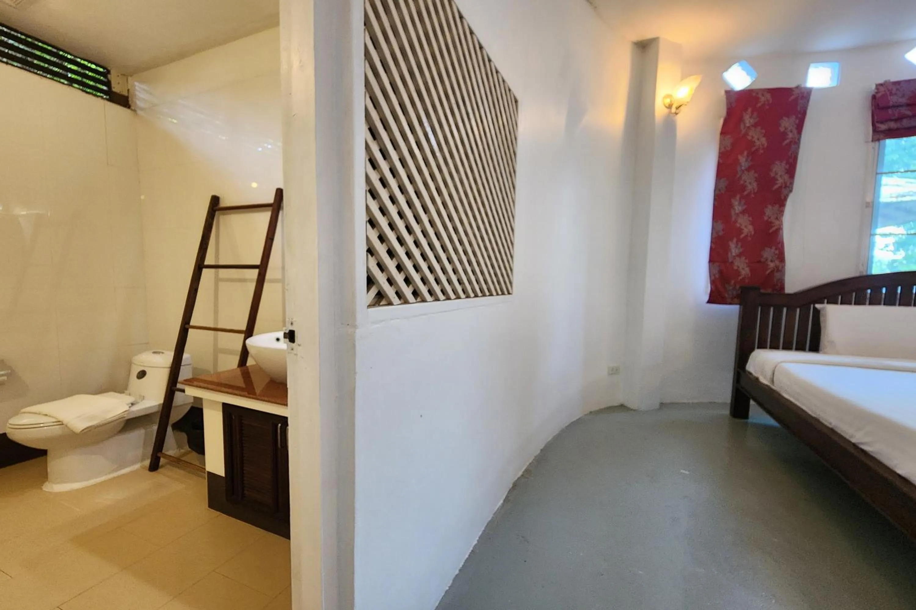 Toilet, Bed in Karaboon Wellness