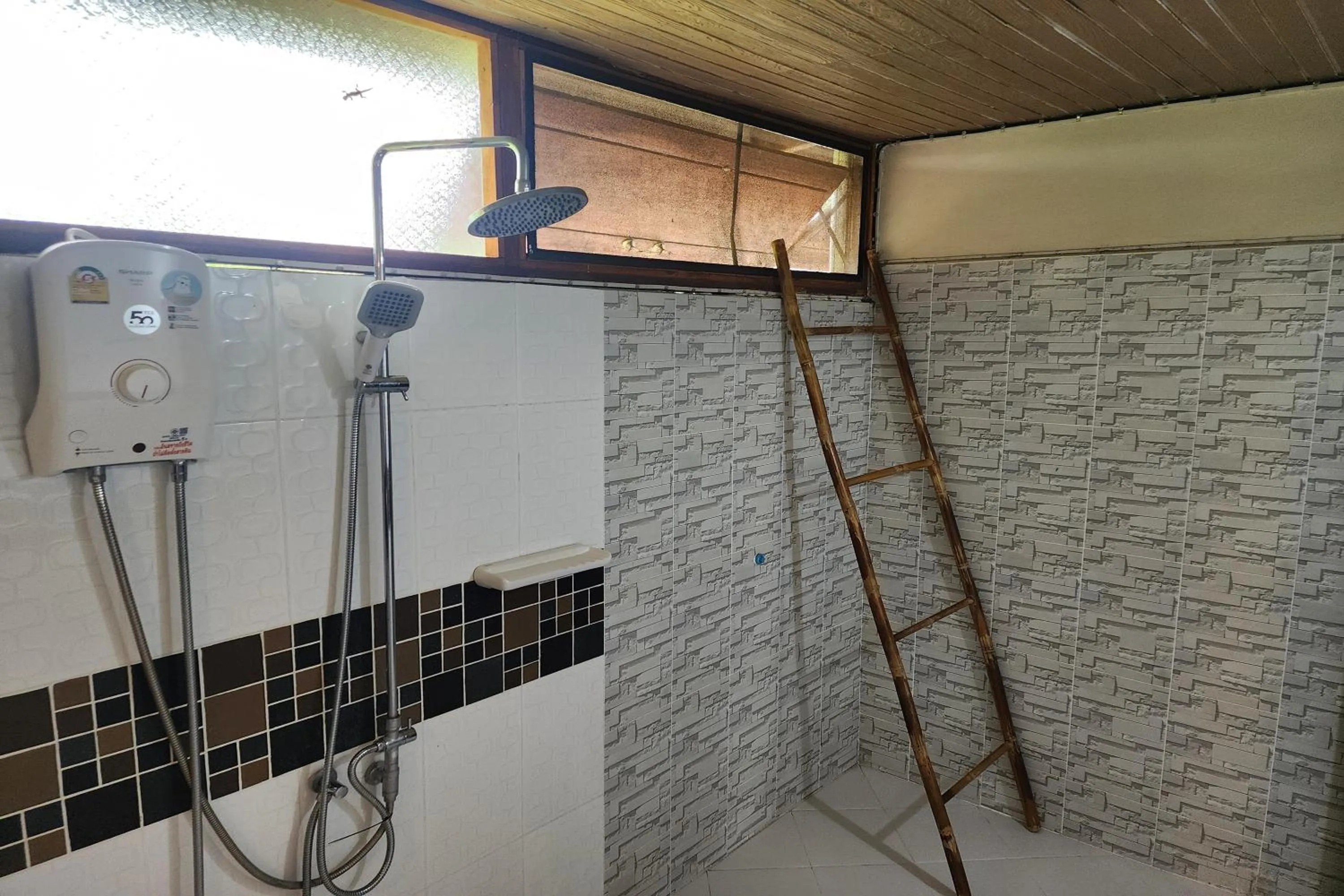 Shower in Karaboon Wellness