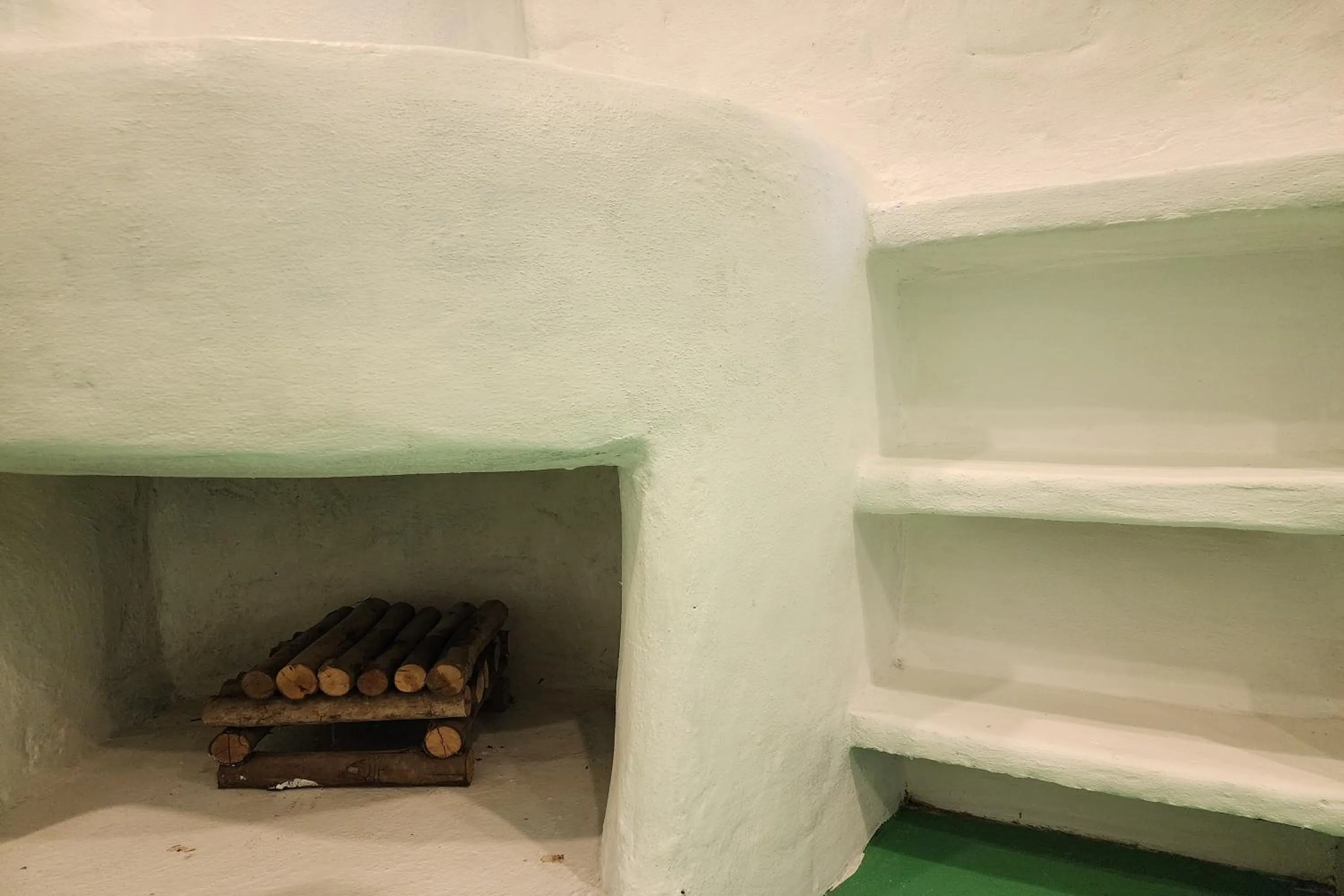 wardrobe in Karaboon Wellness