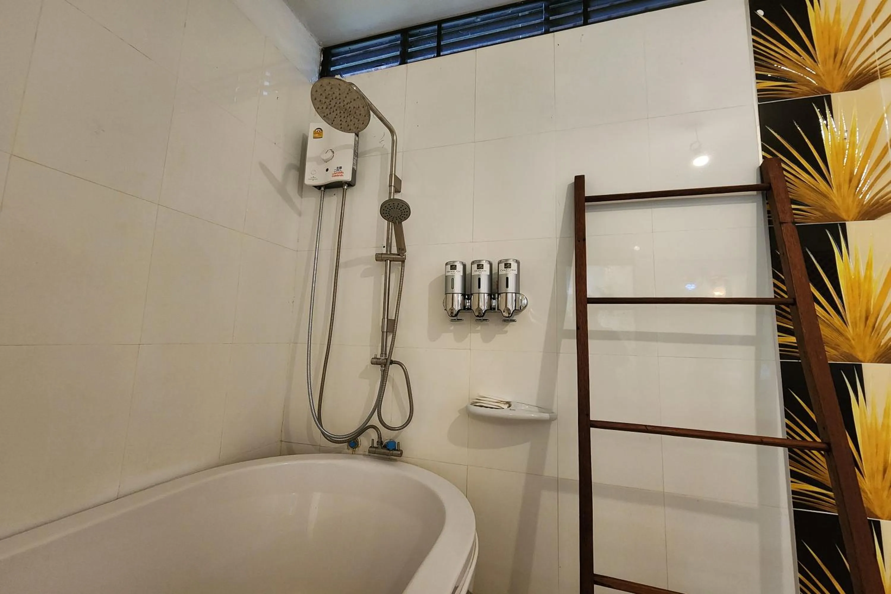 Shower in Karaboon Wellness