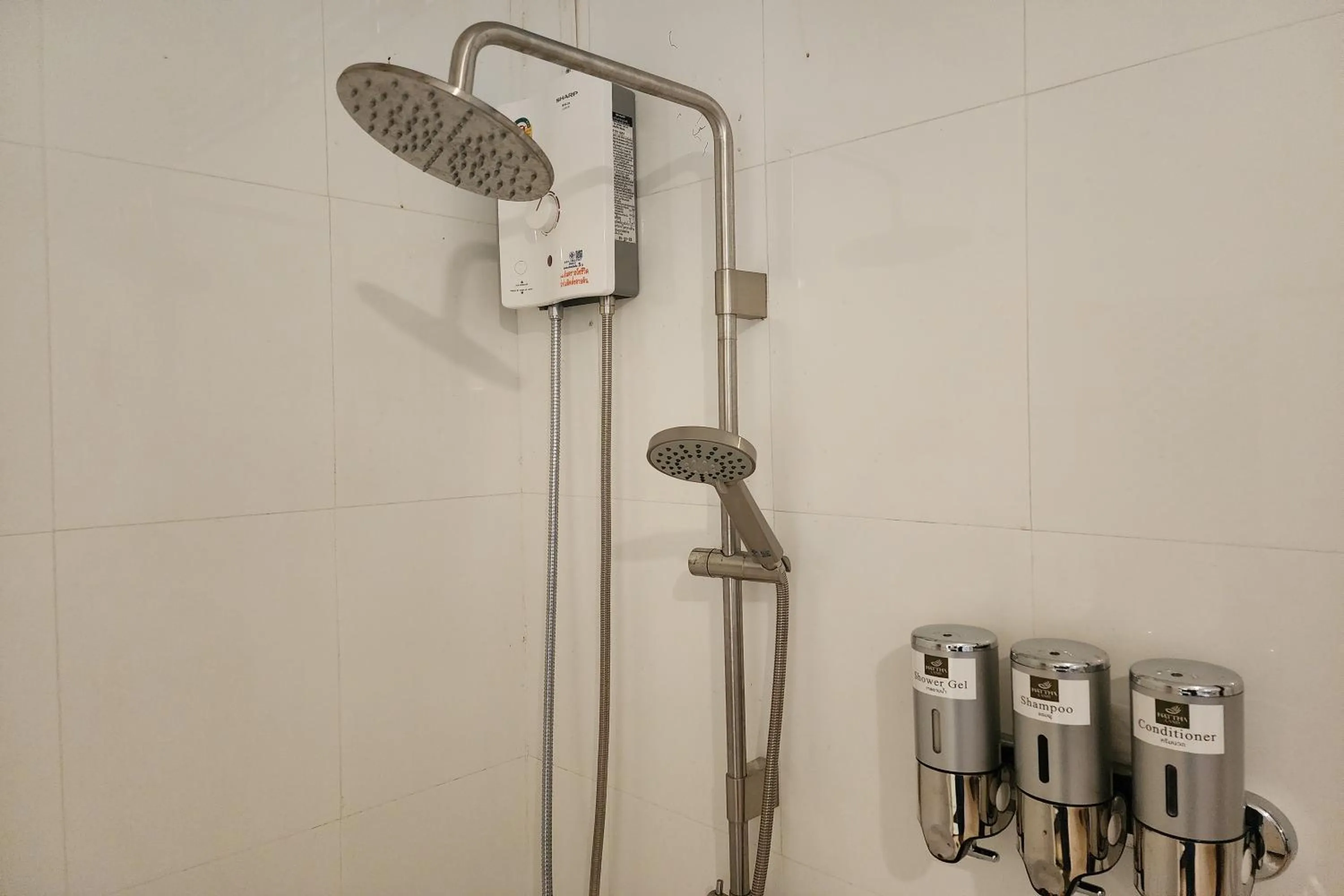 Shower in Karaboon Wellness