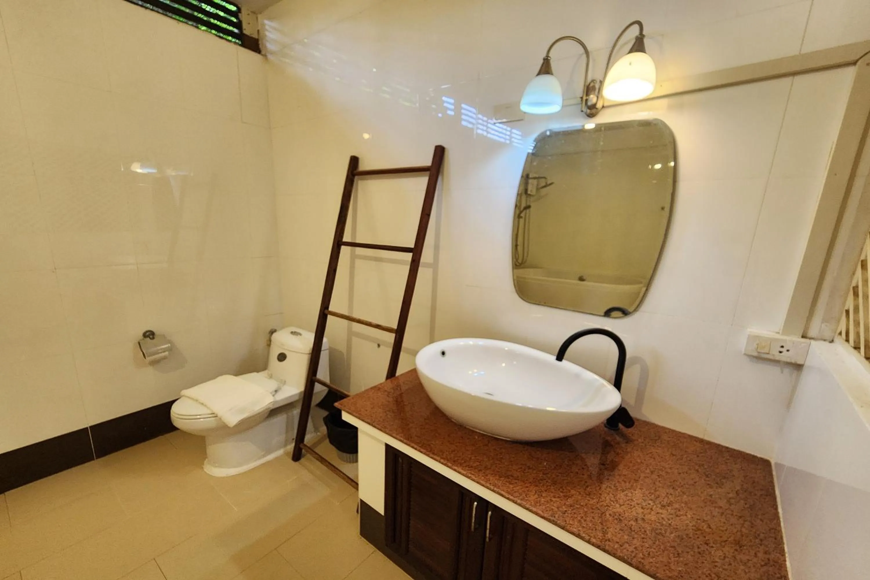 Shower in Karaboon Wellness