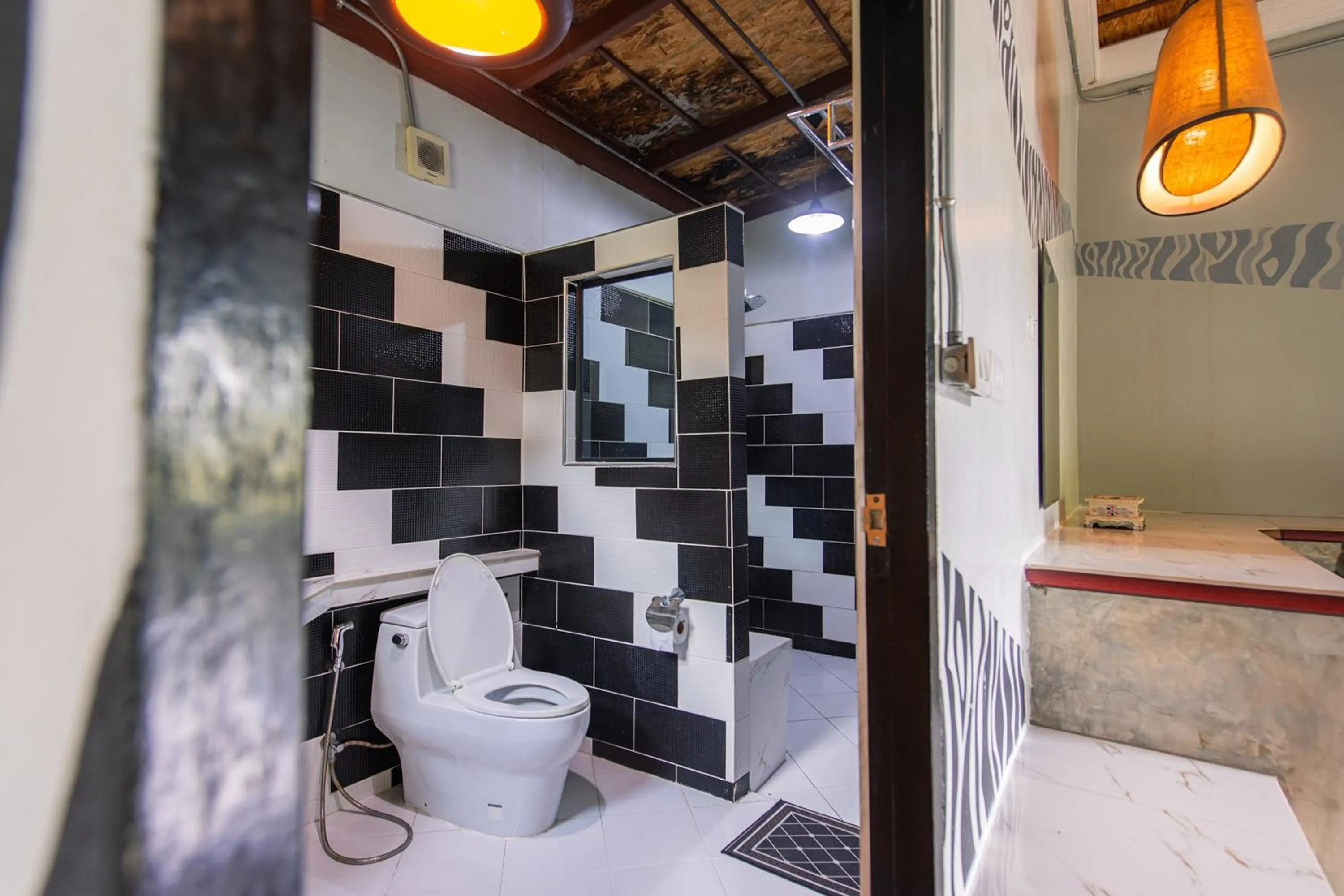 Shower in Karaboon Wellness