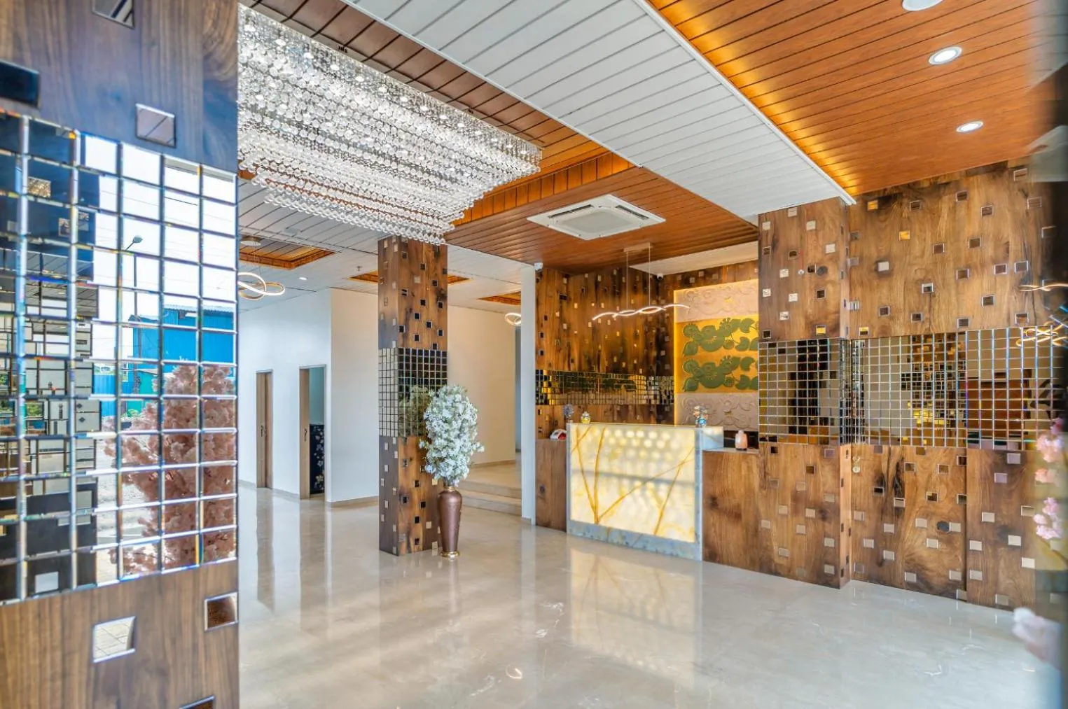 Lobby or reception in ROYAL CLIFF HOTEL & RESORTS