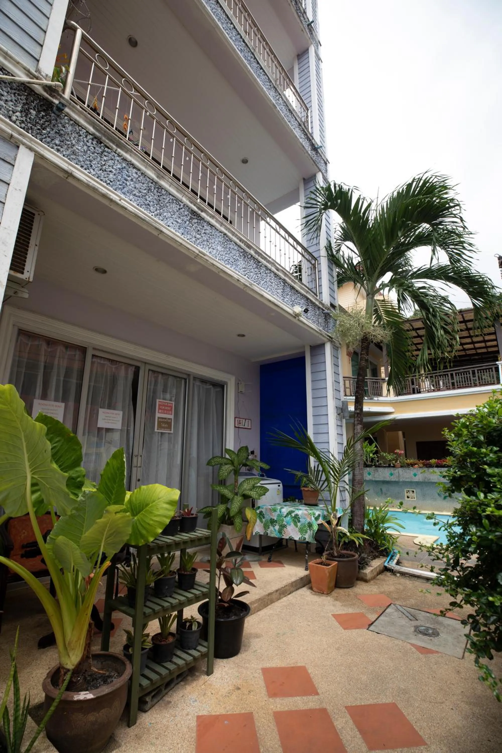 Property building in Lily Holiday hotel 百合假日酒店