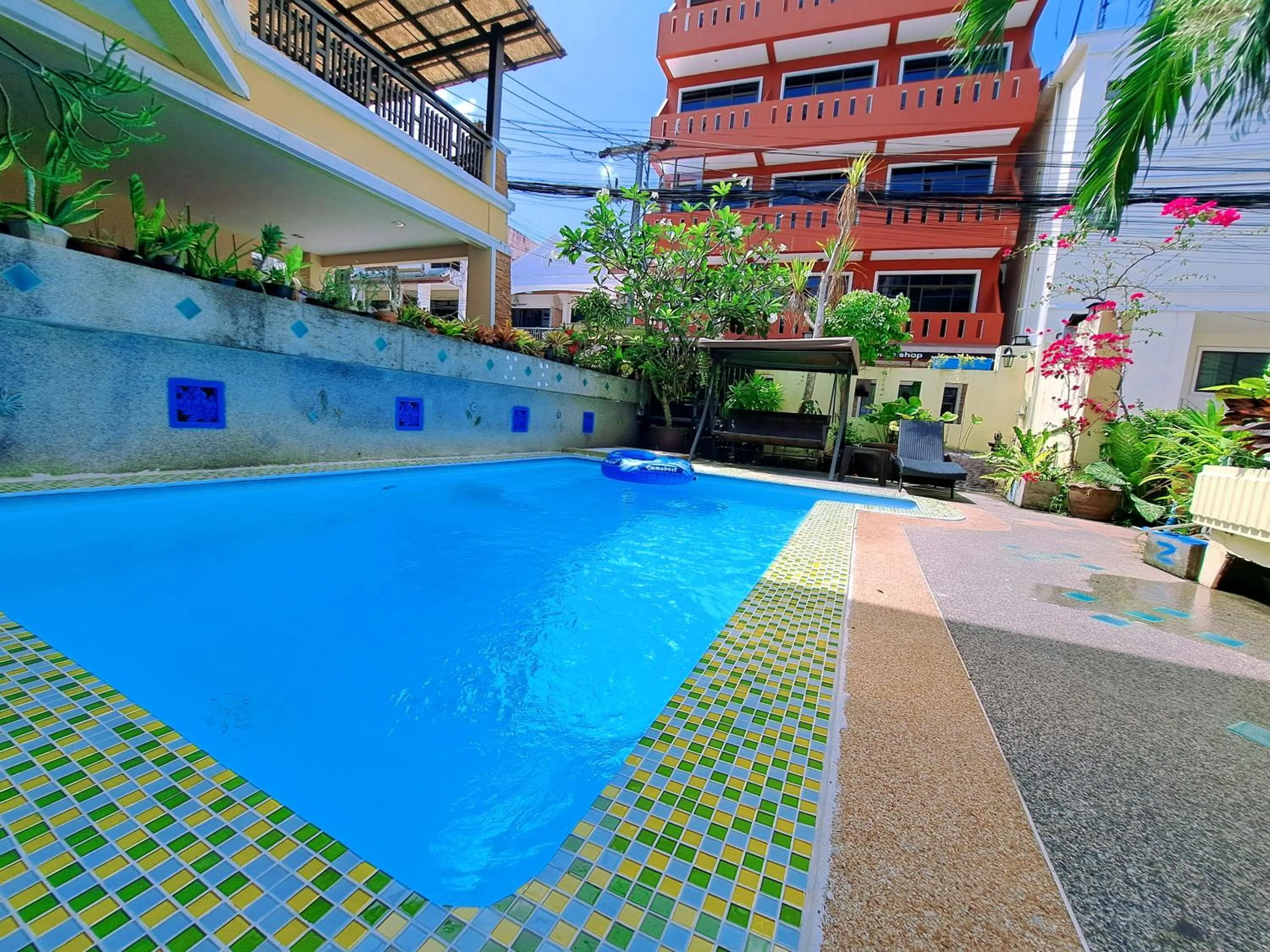 Property building in Lily Holiday hotel 百合假日酒店