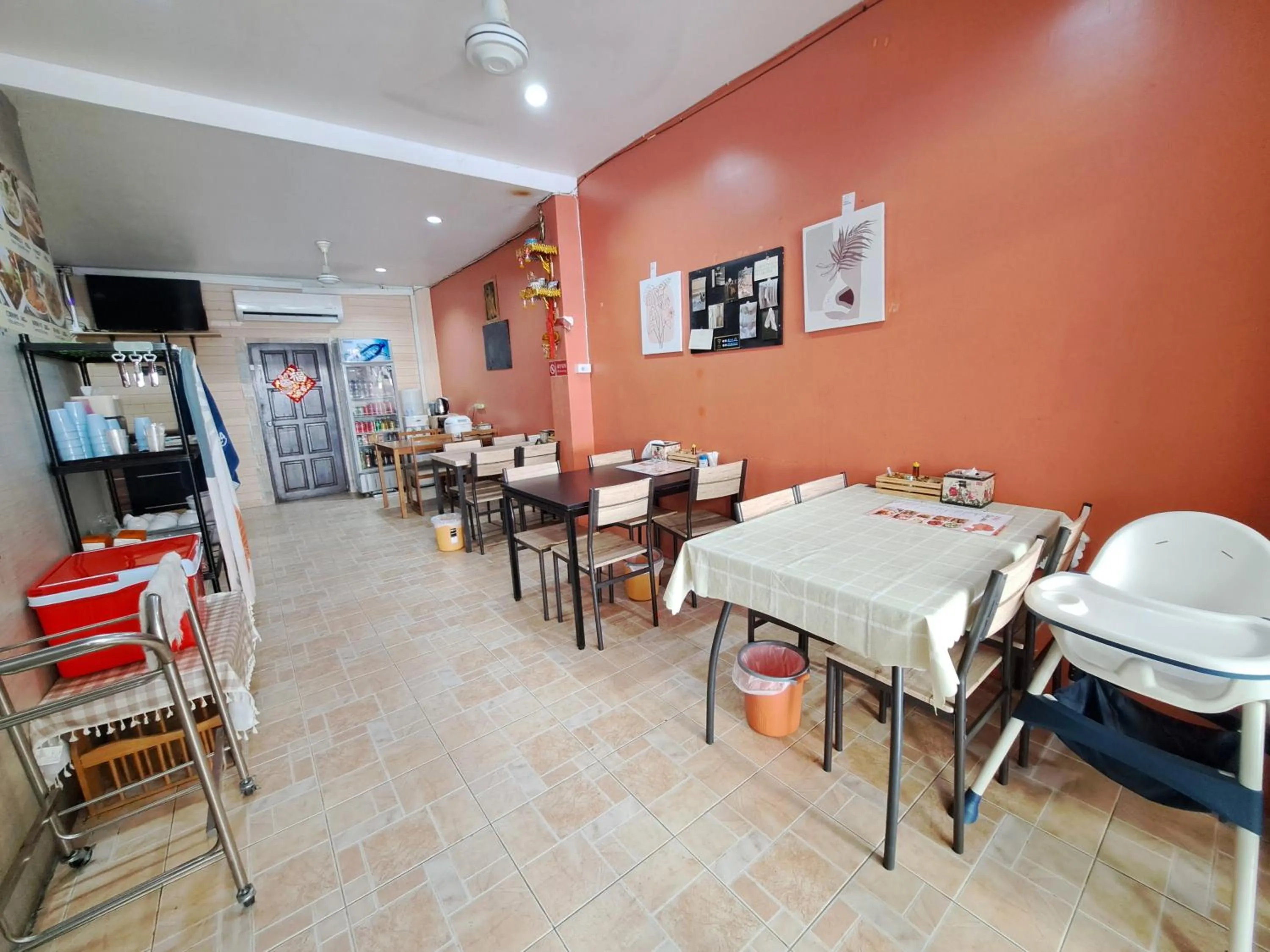 Restaurant/places to eat in Lily Holiday hotel 百合假日酒店