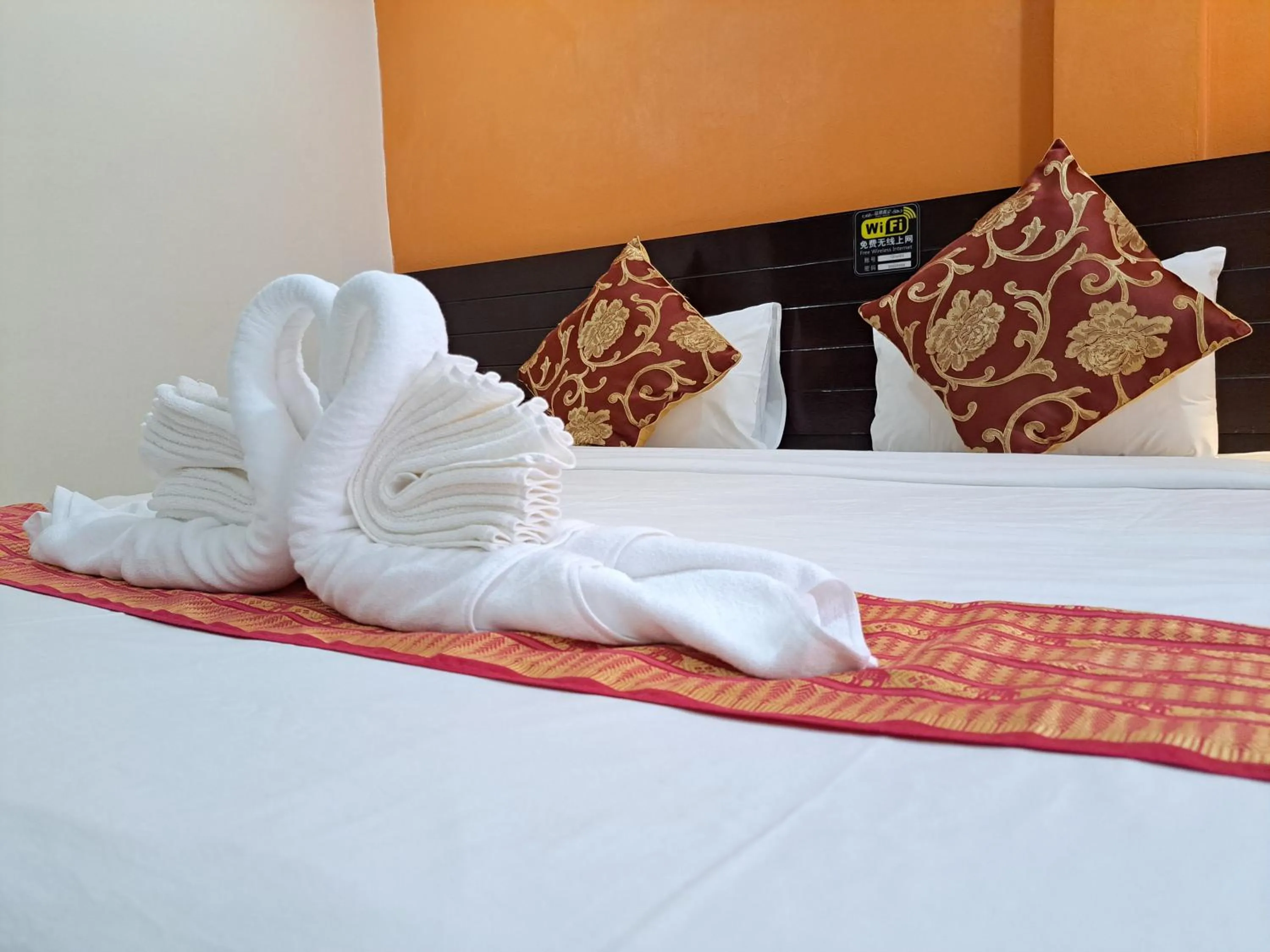 Bed in Lily Holiday hotel 百合假日酒店