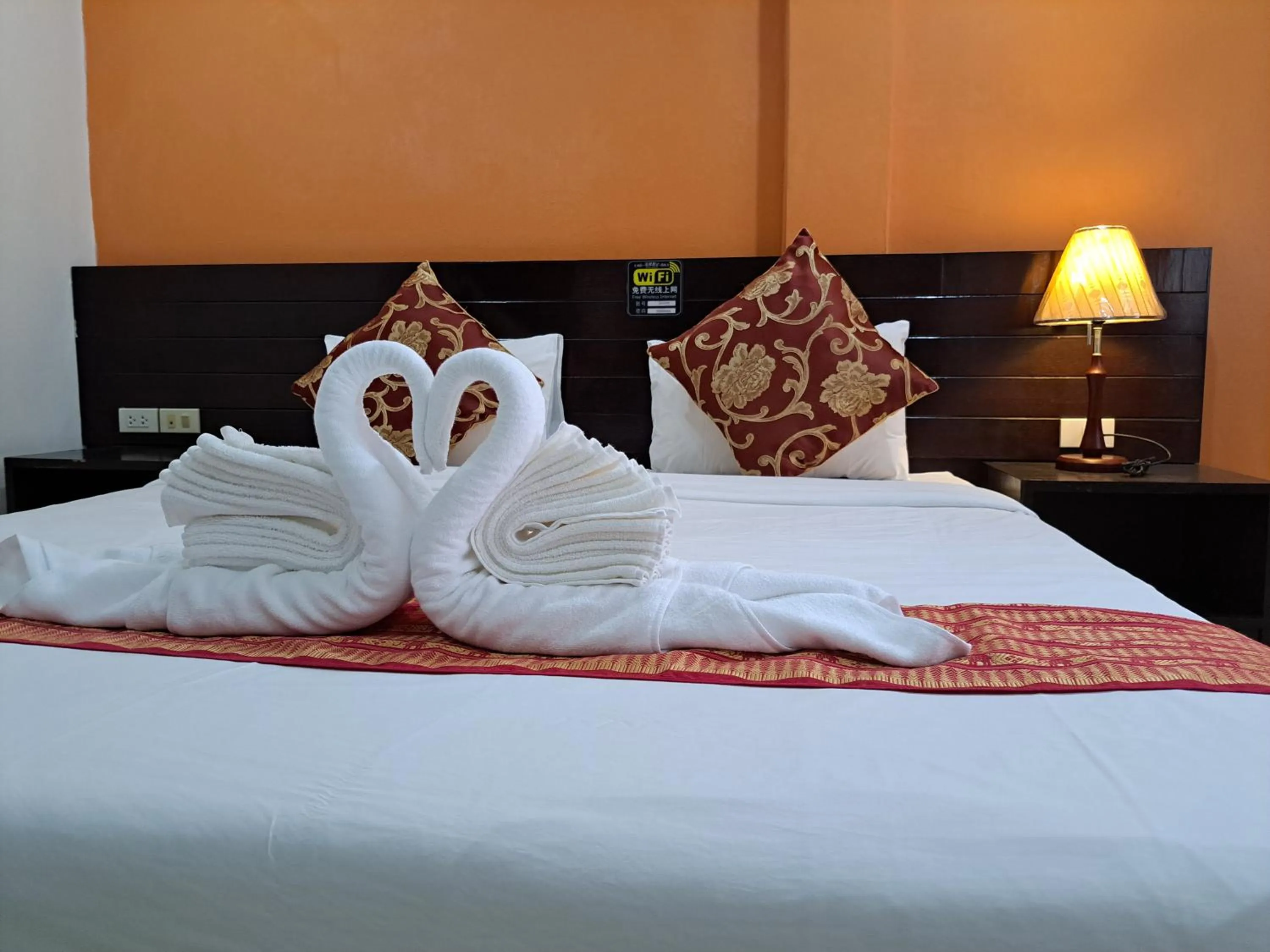 Bed in Lily Holiday hotel 百合假日酒店