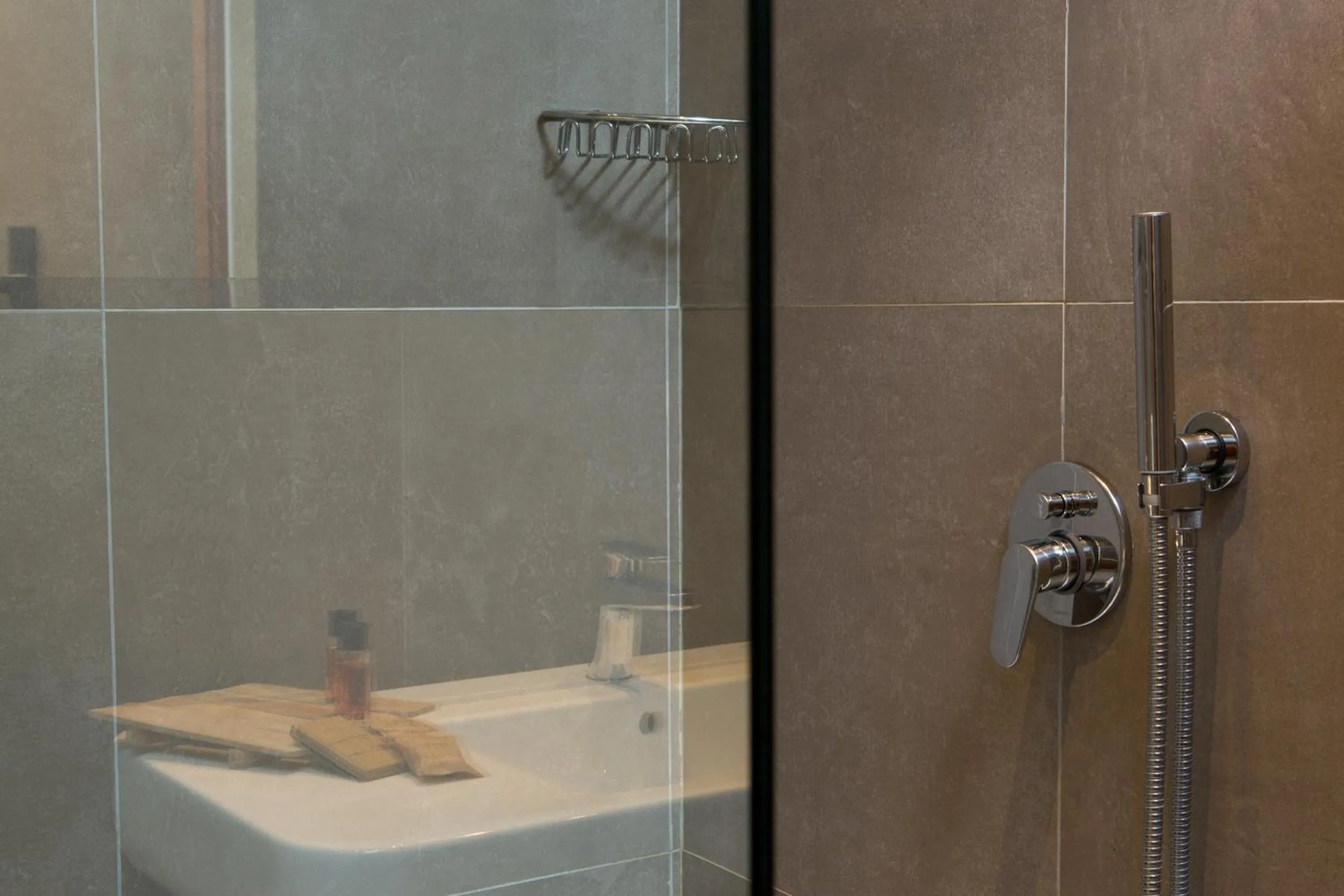 Shower in Toscana Ambassador