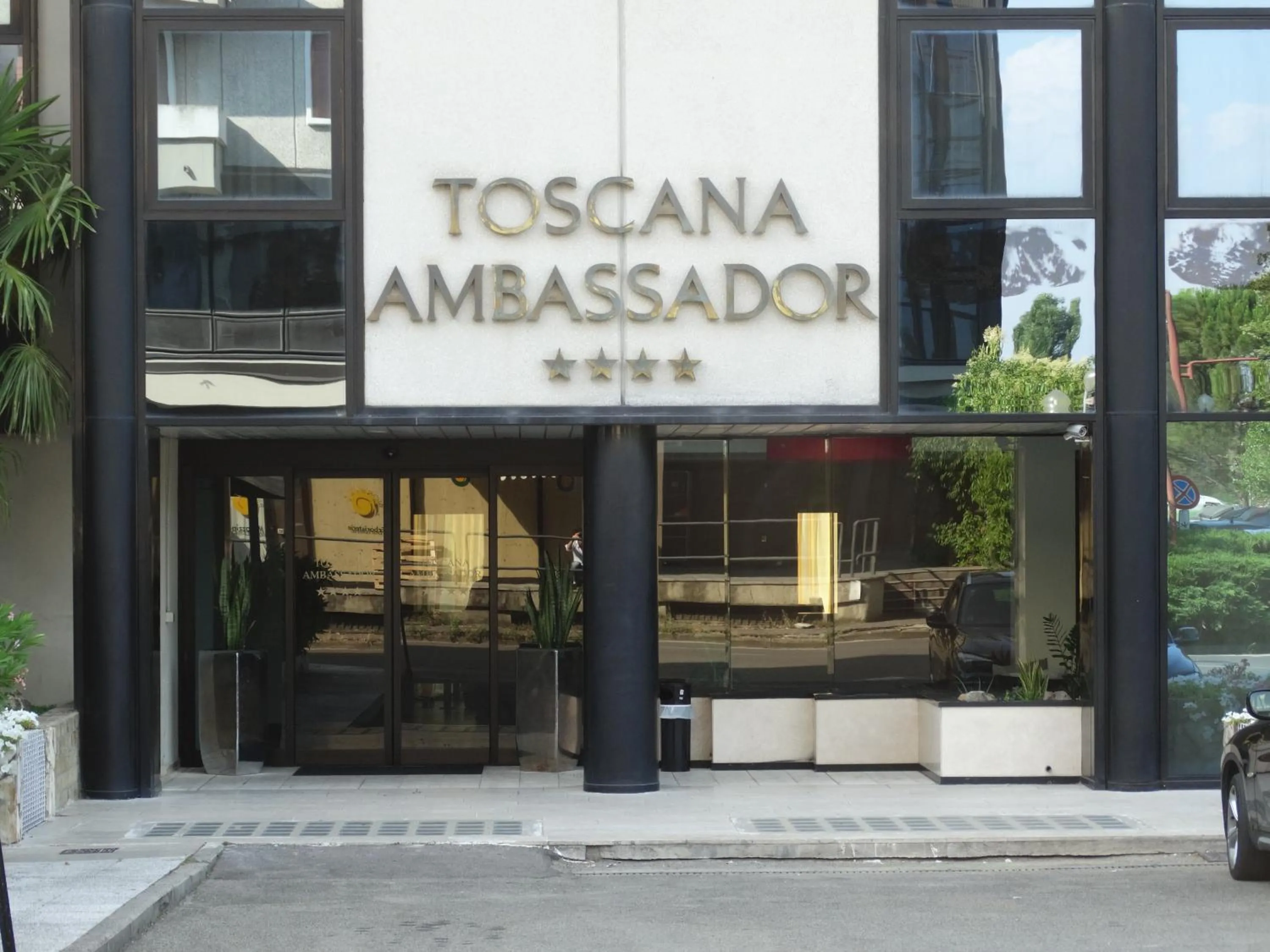 Facade/entrance in Toscana Ambassador