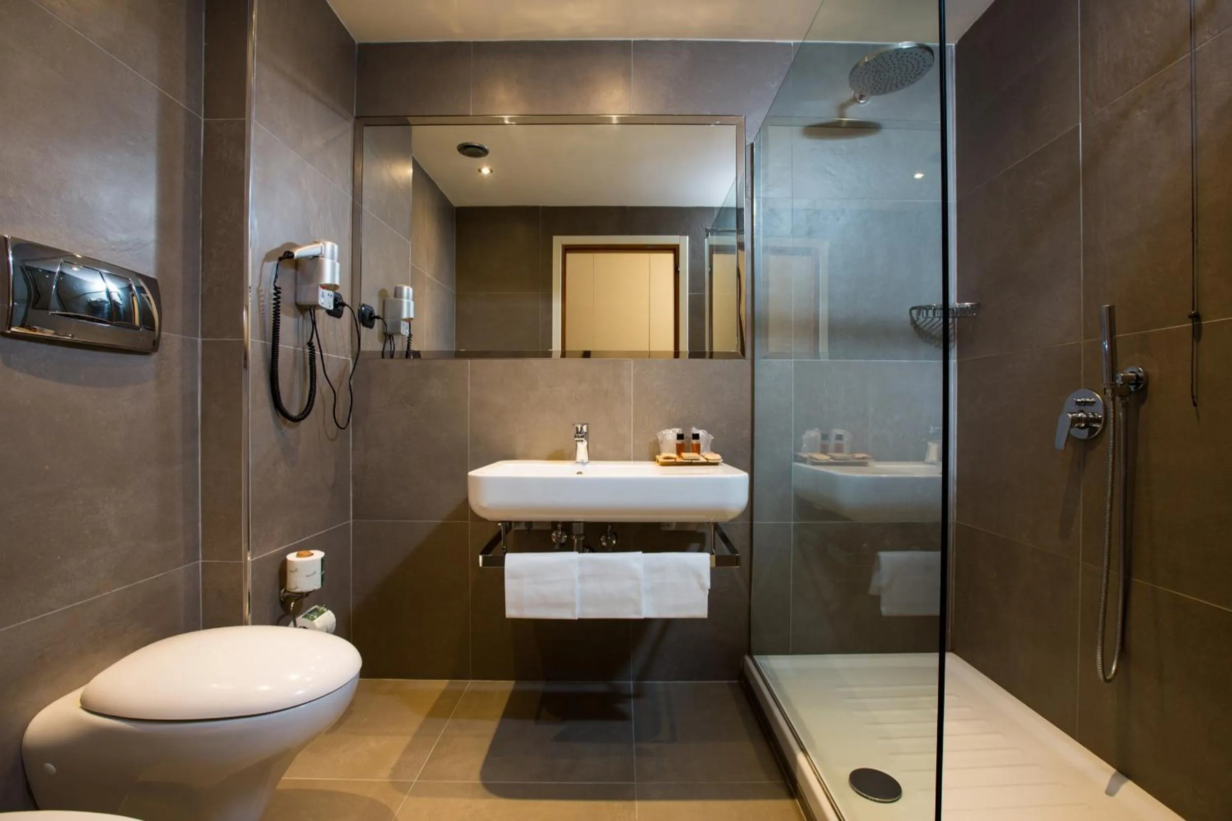 Shower in Toscana Ambassador