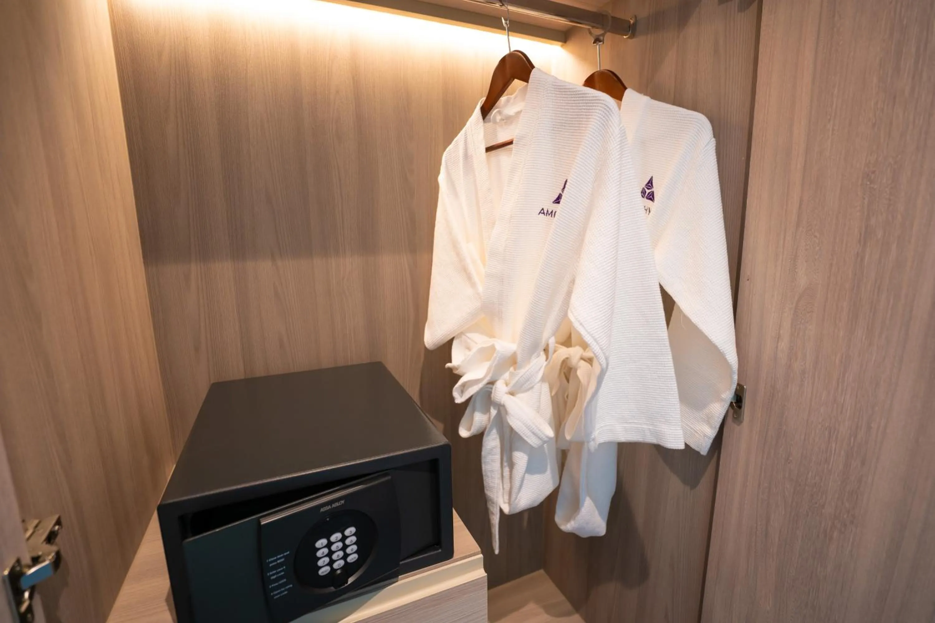 wardrobe in Amethyst Hotel Pattaya