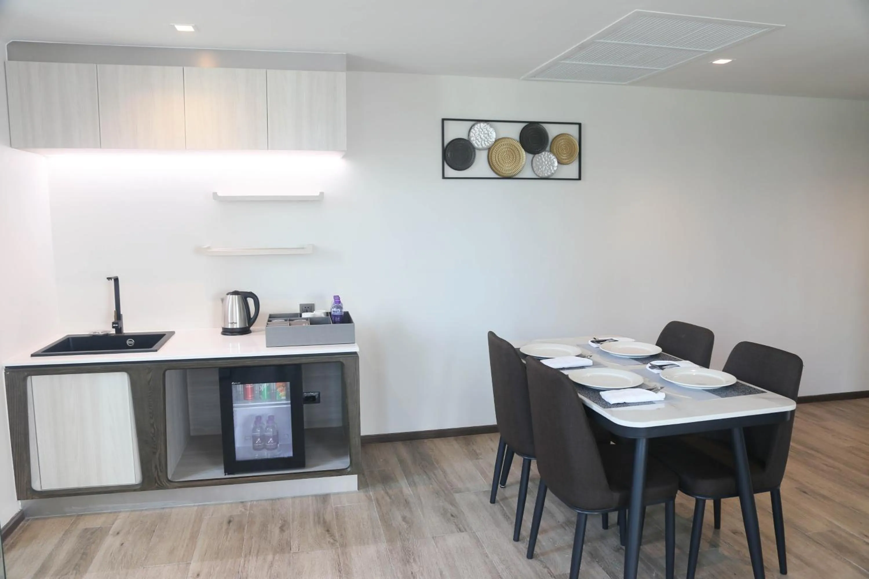 Dining area in Amethyst Hotel Pattaya