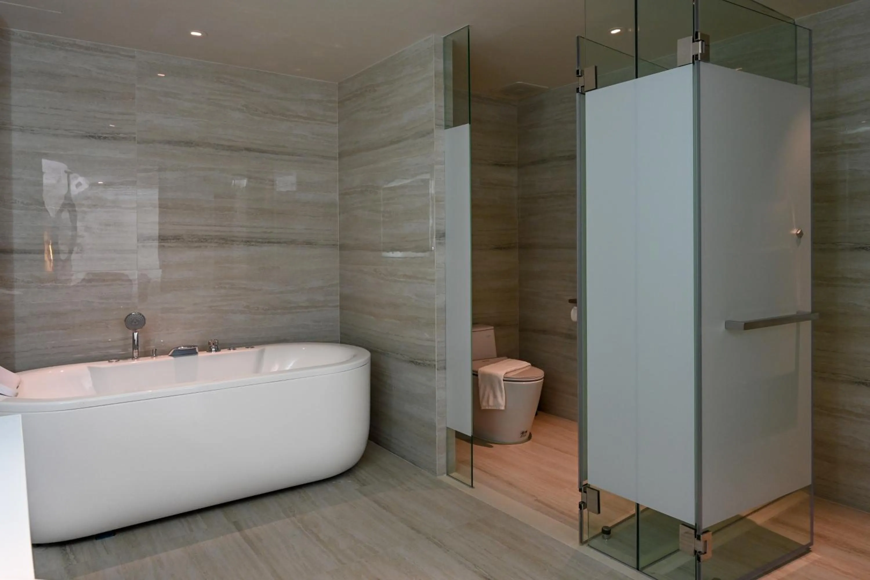 Bathroom in Amethyst Hotel Pattaya