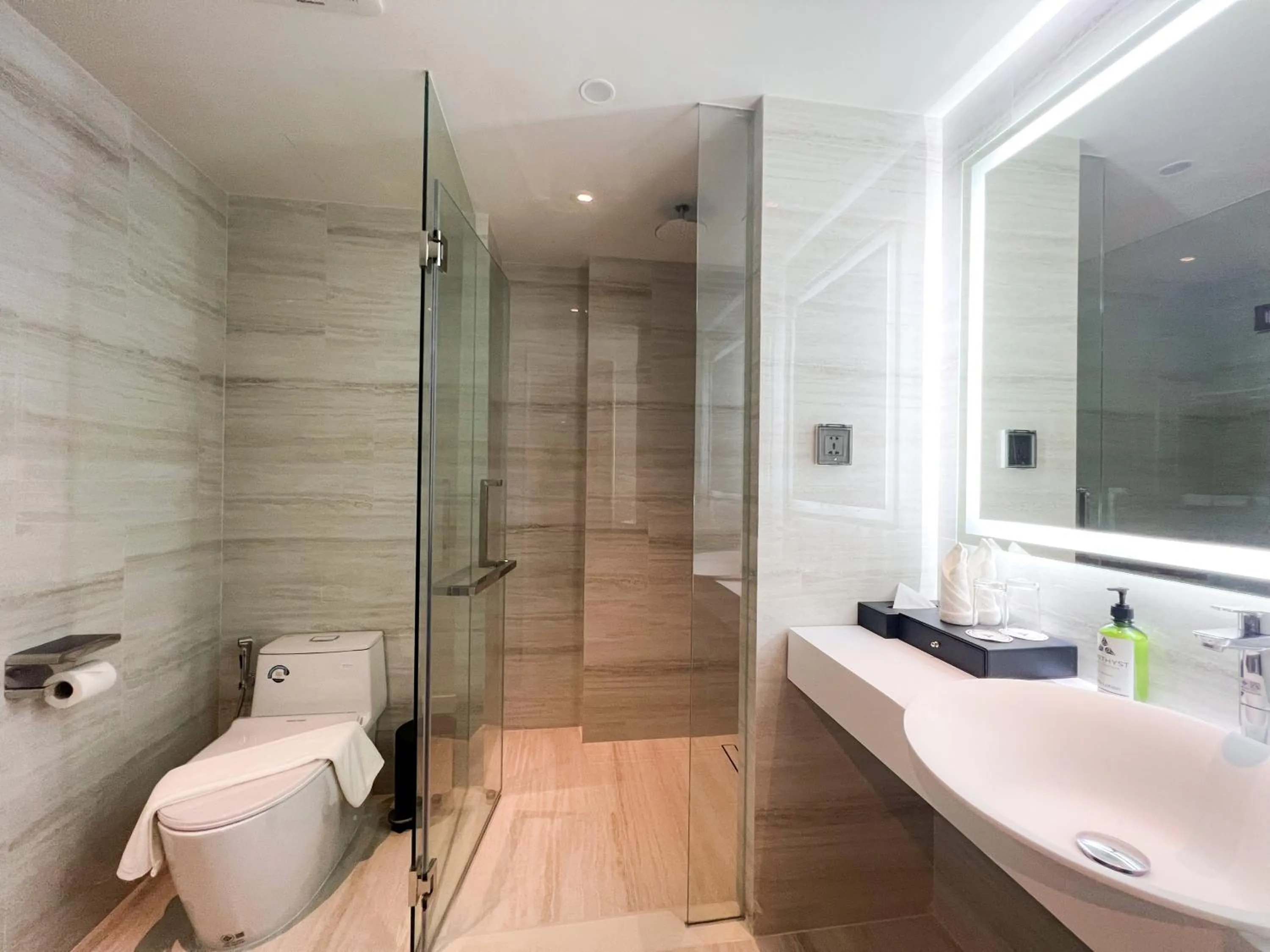 Bathroom in Amethyst Hotel Pattaya