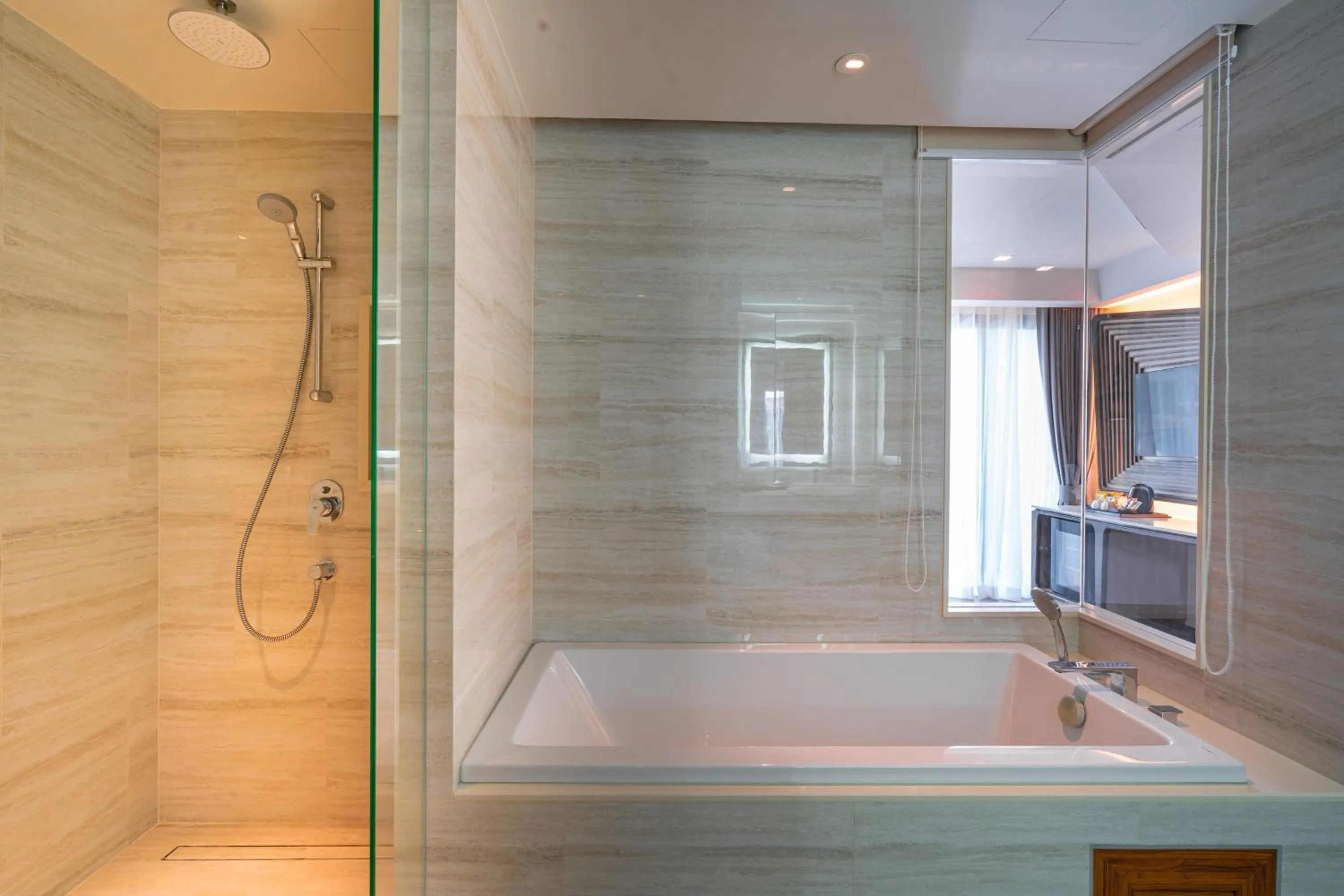 Bath in Amethyst Hotel Pattaya