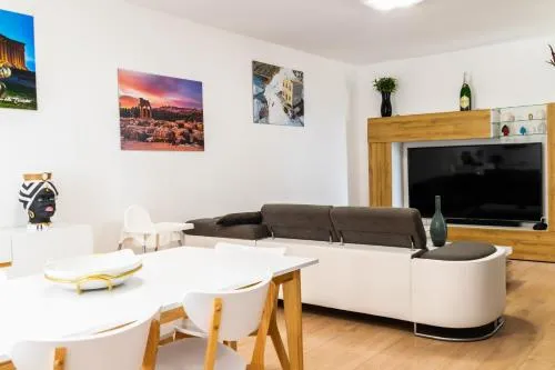 Diana Holiday Home