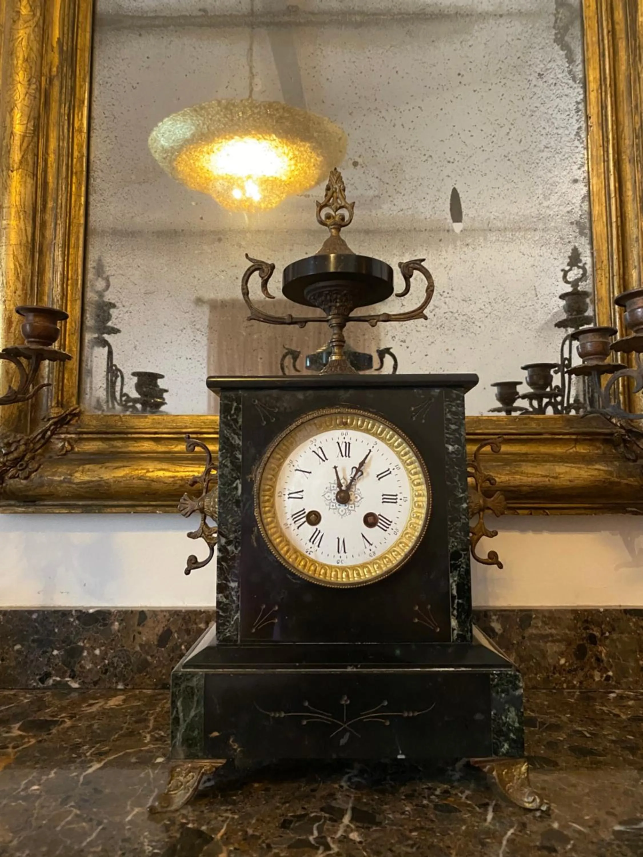 Decorative detail in Le Relais d'Affiac