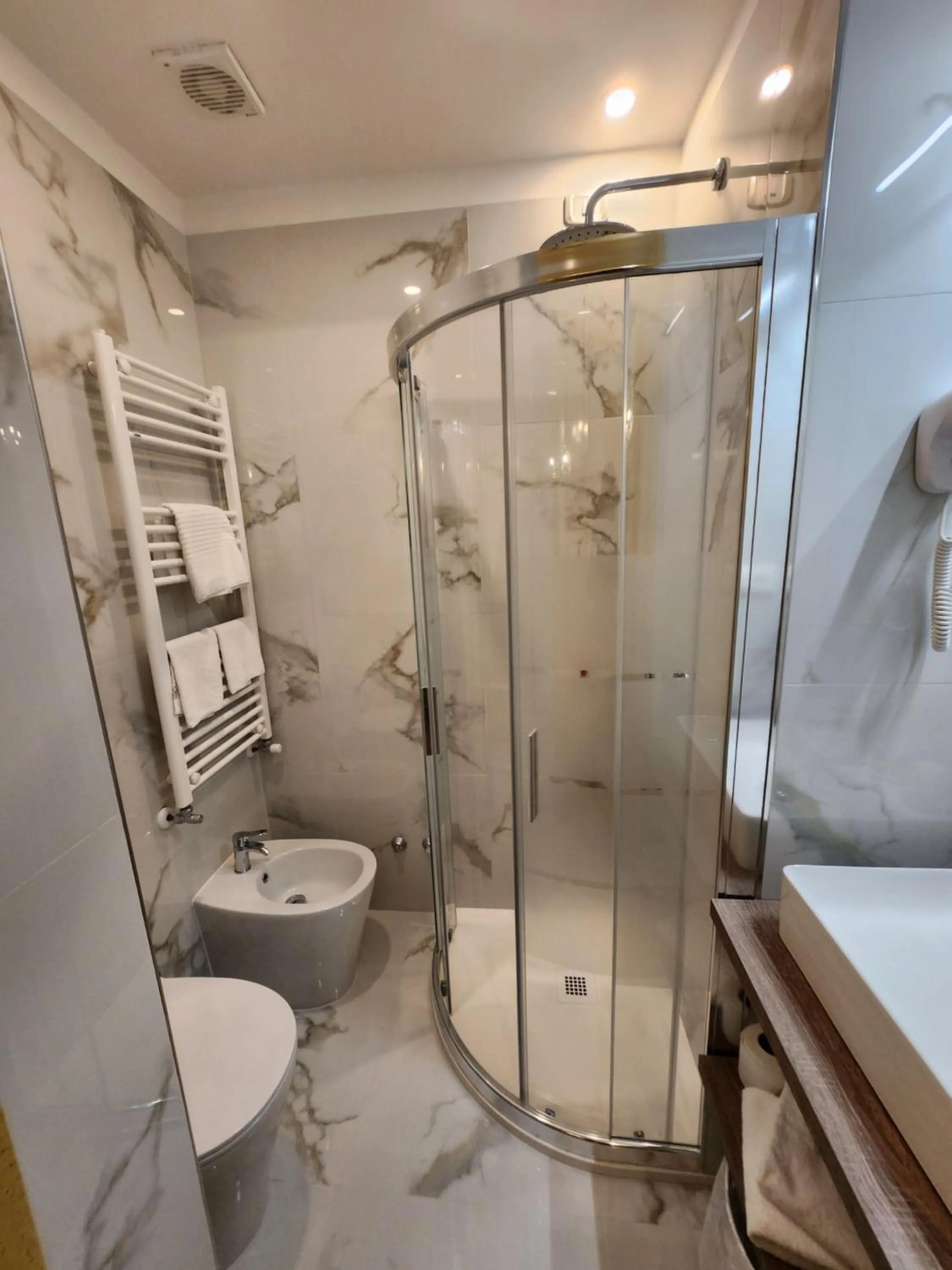 Shower in Hotel Villa Edera