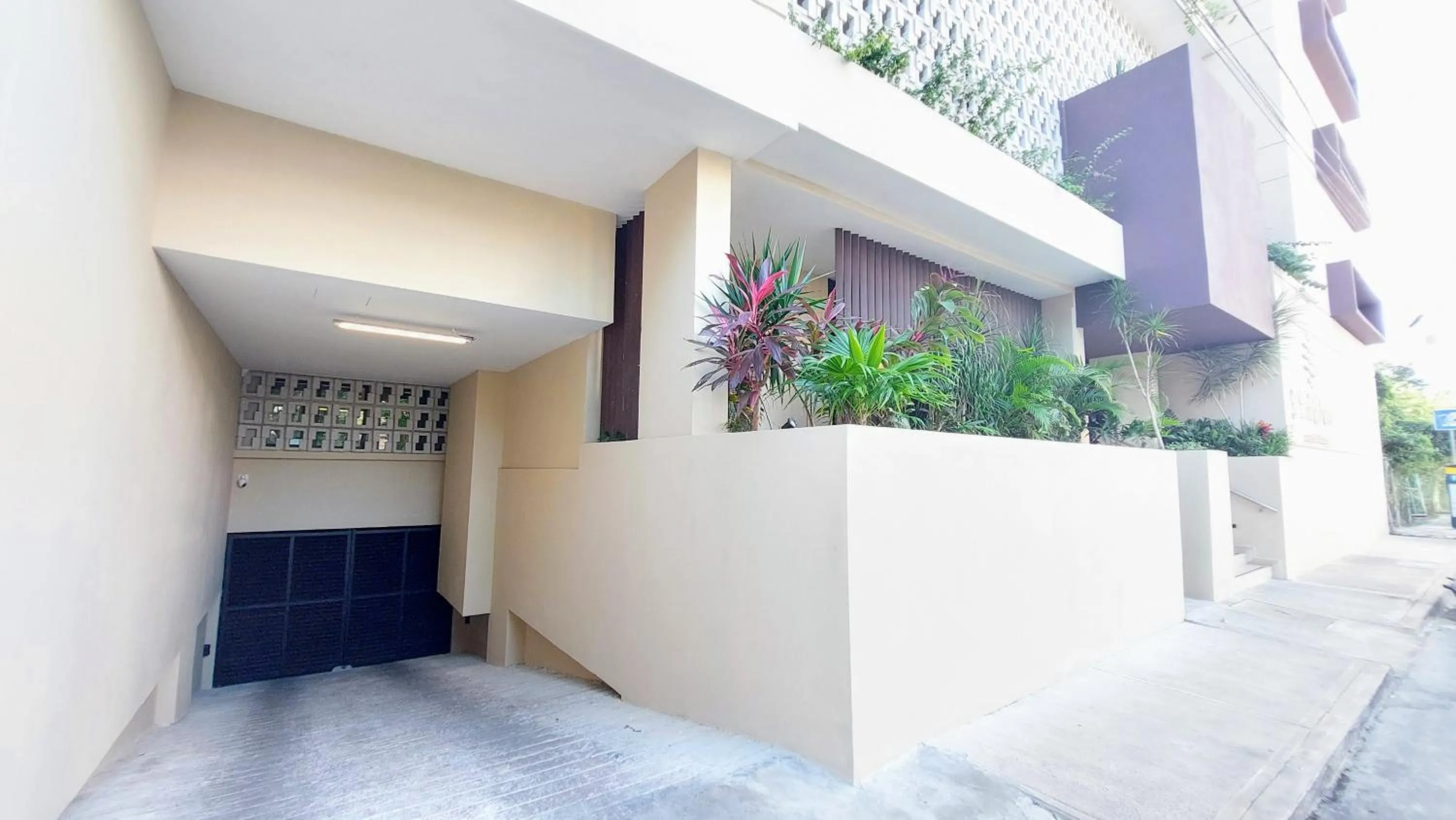 Parking in 'Syrena Luxury Caribbean' Heart of Playa del Carmen - Fast Wi-fi - Sea Views