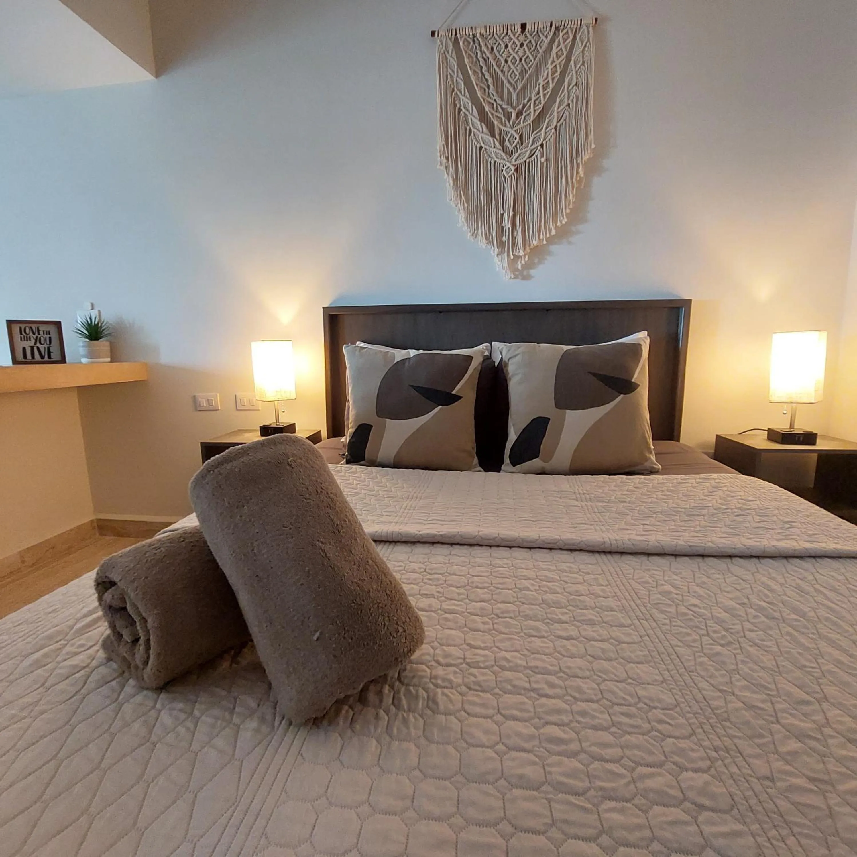 Photo of the whole room, Bed in 'Syrena Luxury Caribbean' Heart of Playa del Carmen - Fast Wi-fi - Sea Views