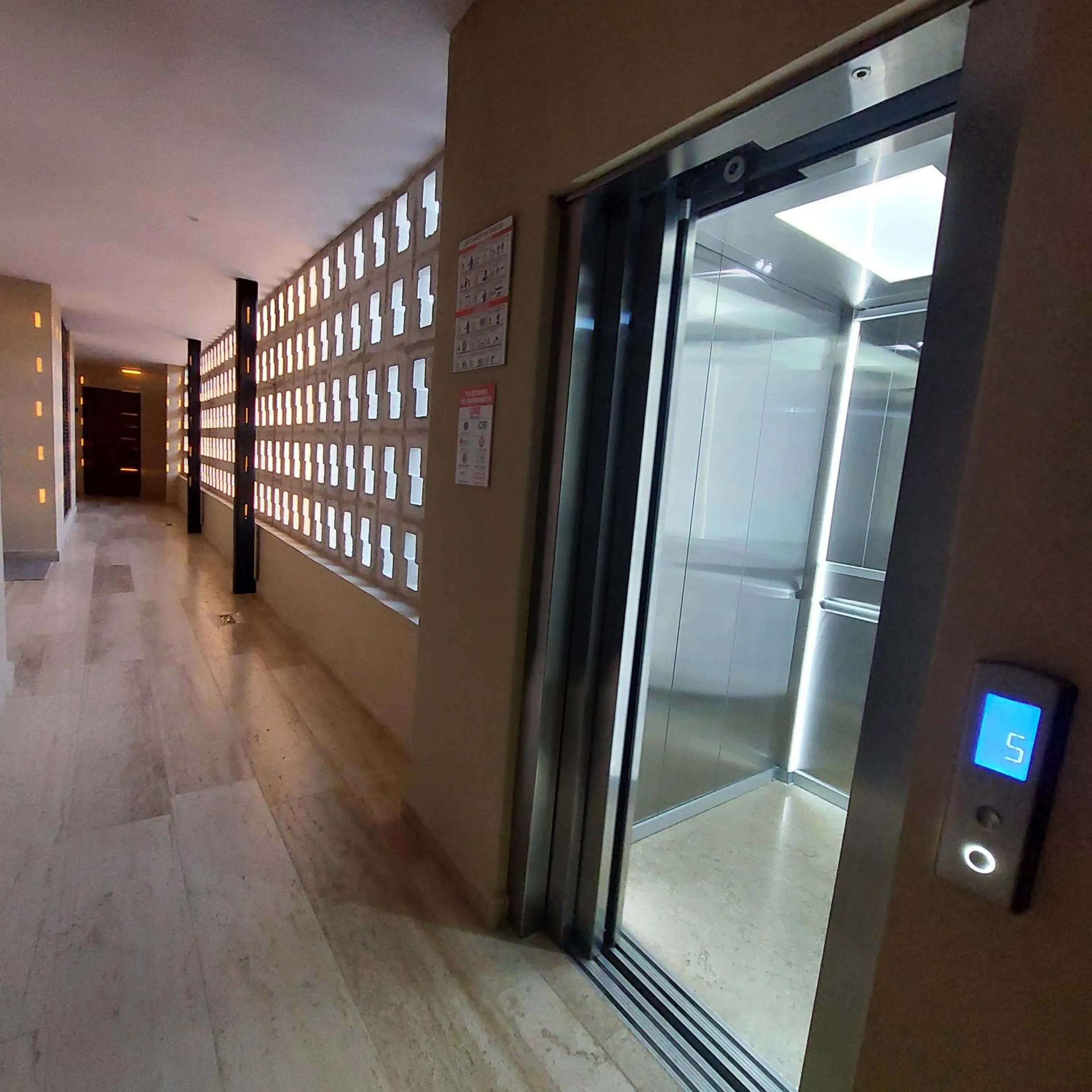 elevator in 'Syrena Luxury Caribbean' Heart of Playa del Carmen - Fast Wi-fi - Sea Views