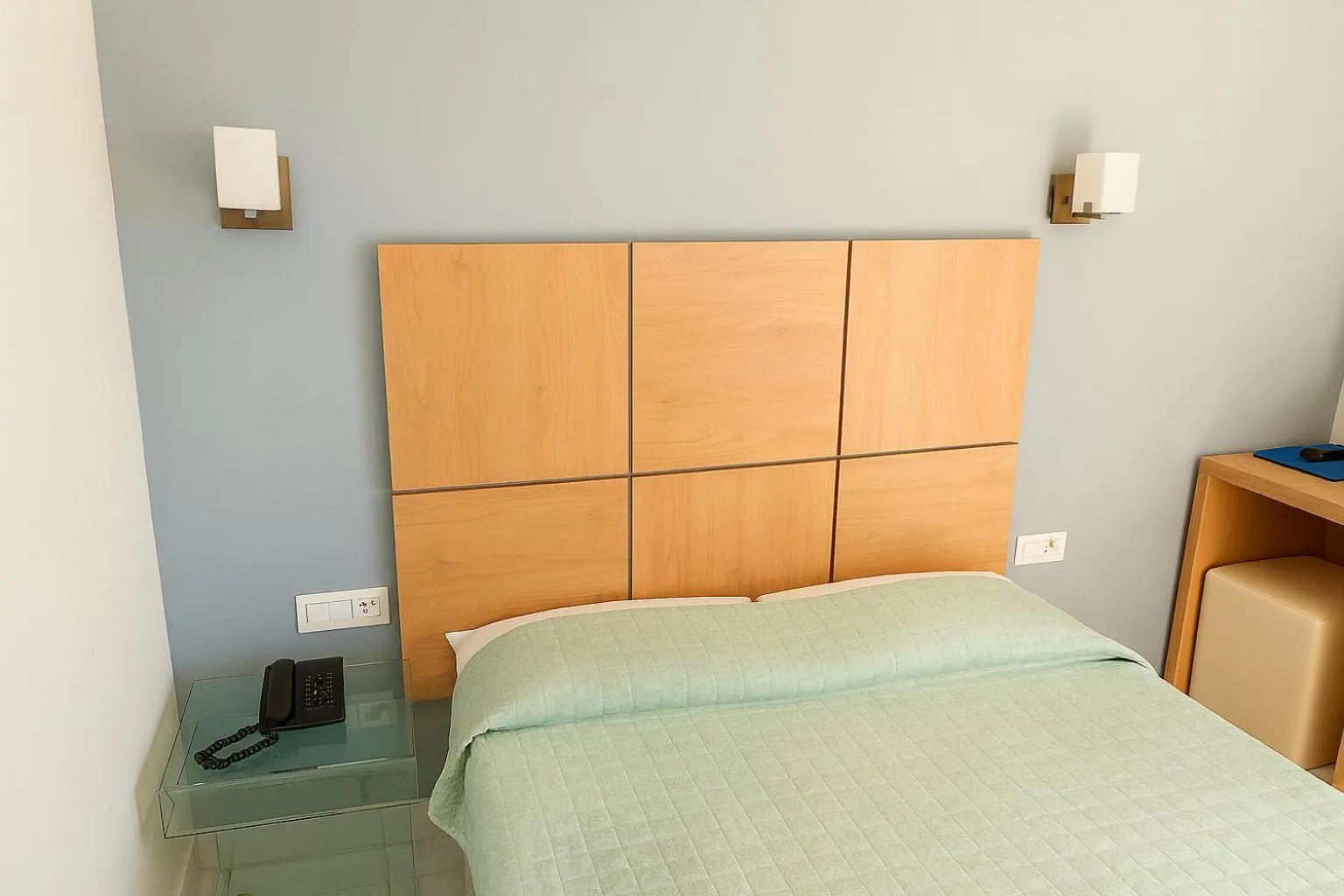 Bed in Flisvos Hotel