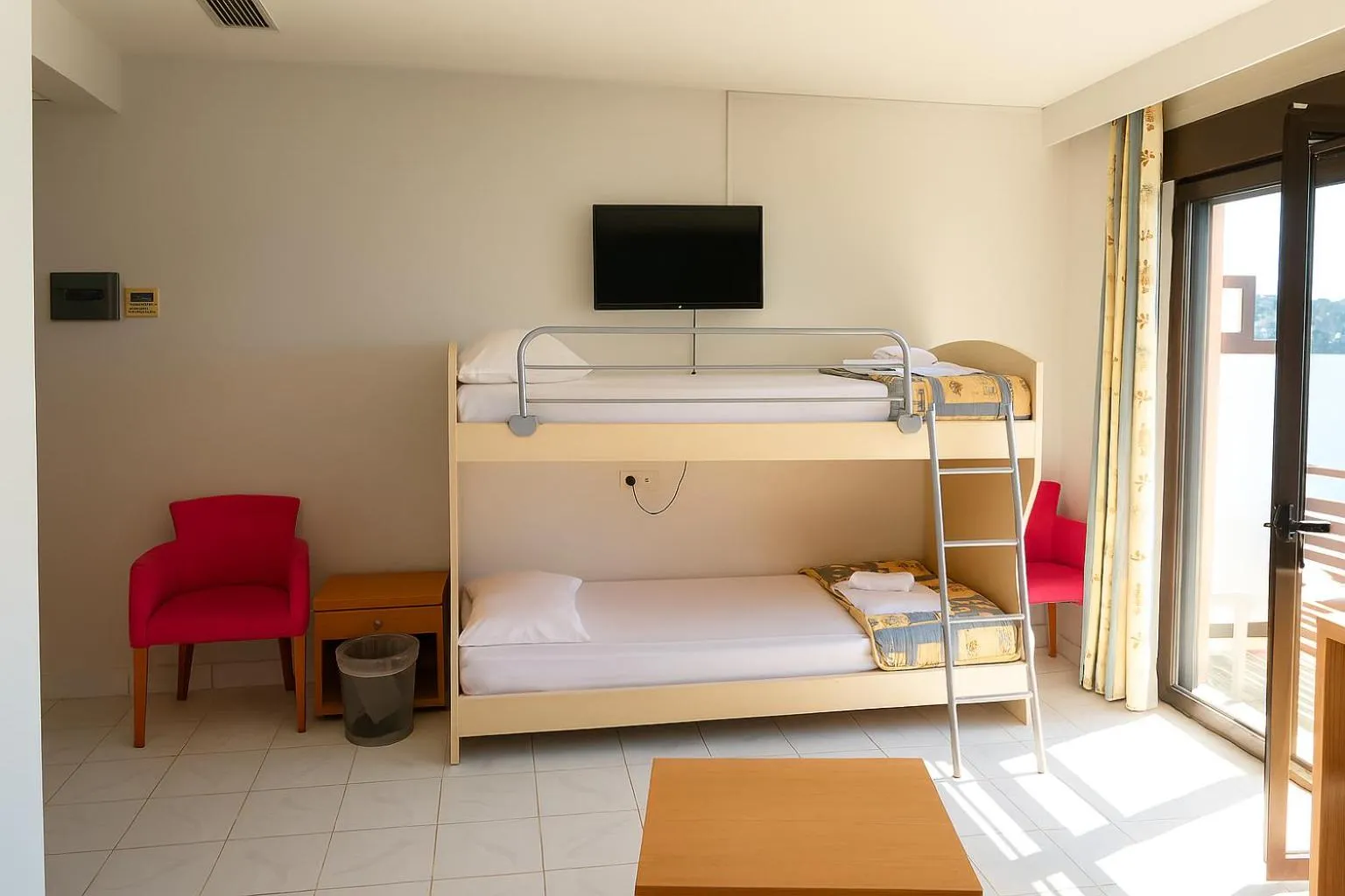 Bed in Flisvos Hotel