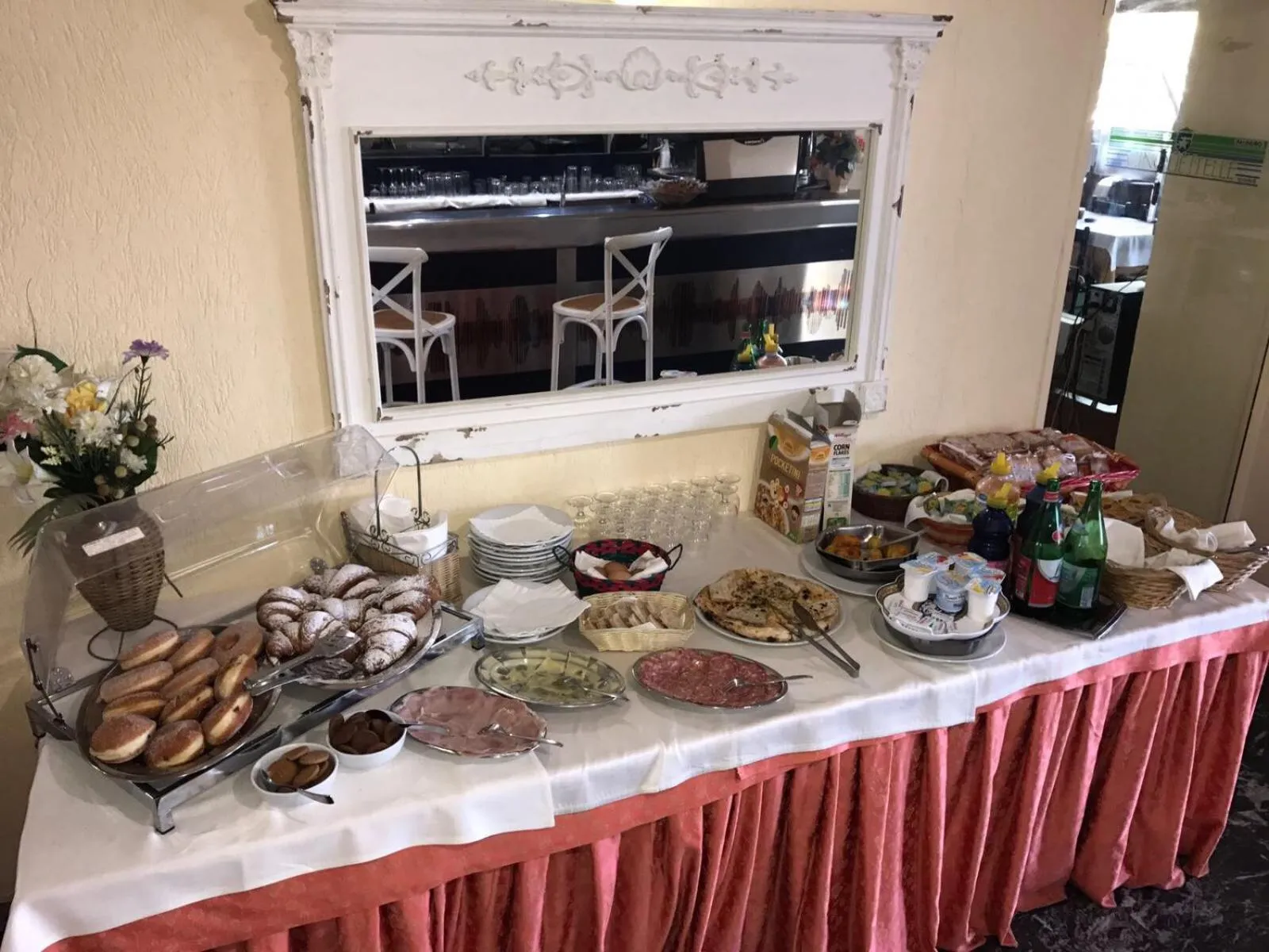 Food and drinks in Cinquestelle Albergo del centro storico