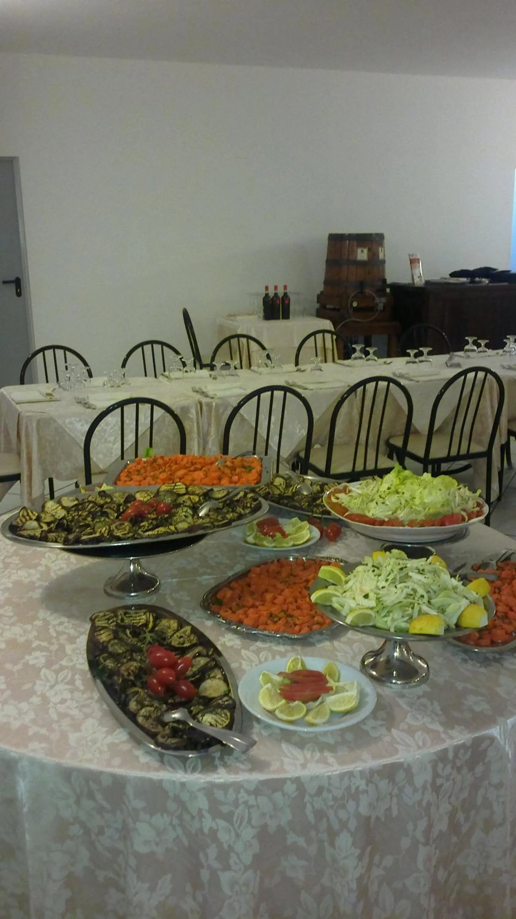 Restaurant/places to eat in Hotel Seven Residence