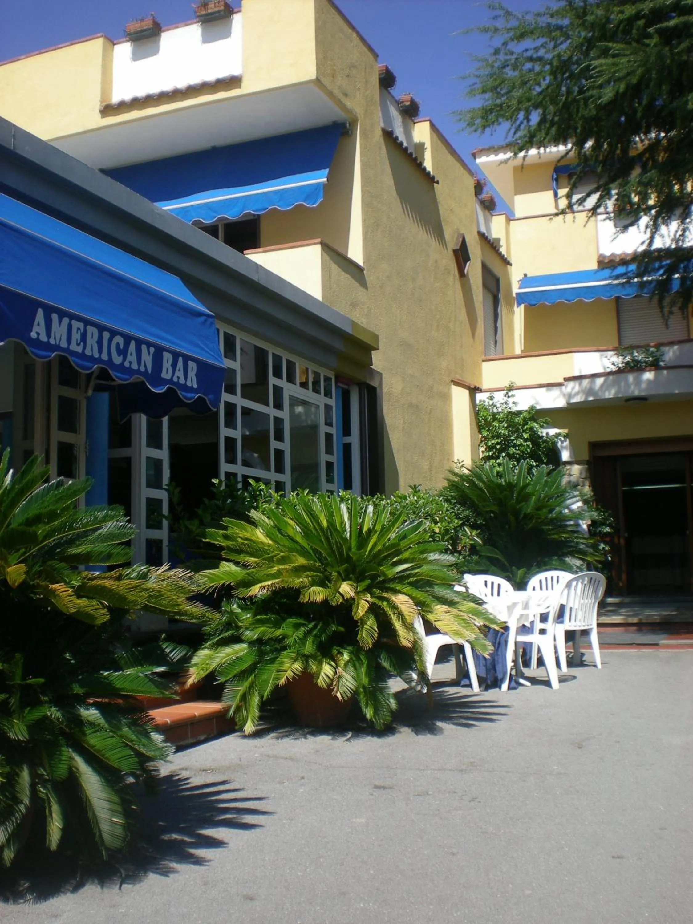 Facade/entrance in Hotel Seven Residence