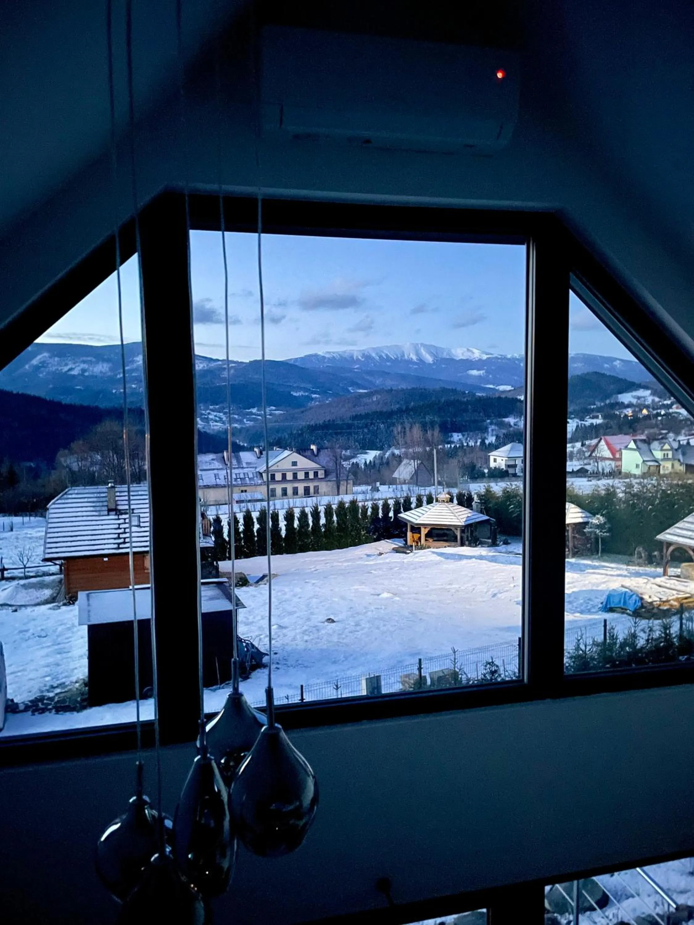 Winter in Cuda Natury - Niebo, Wiatr, Ziemia