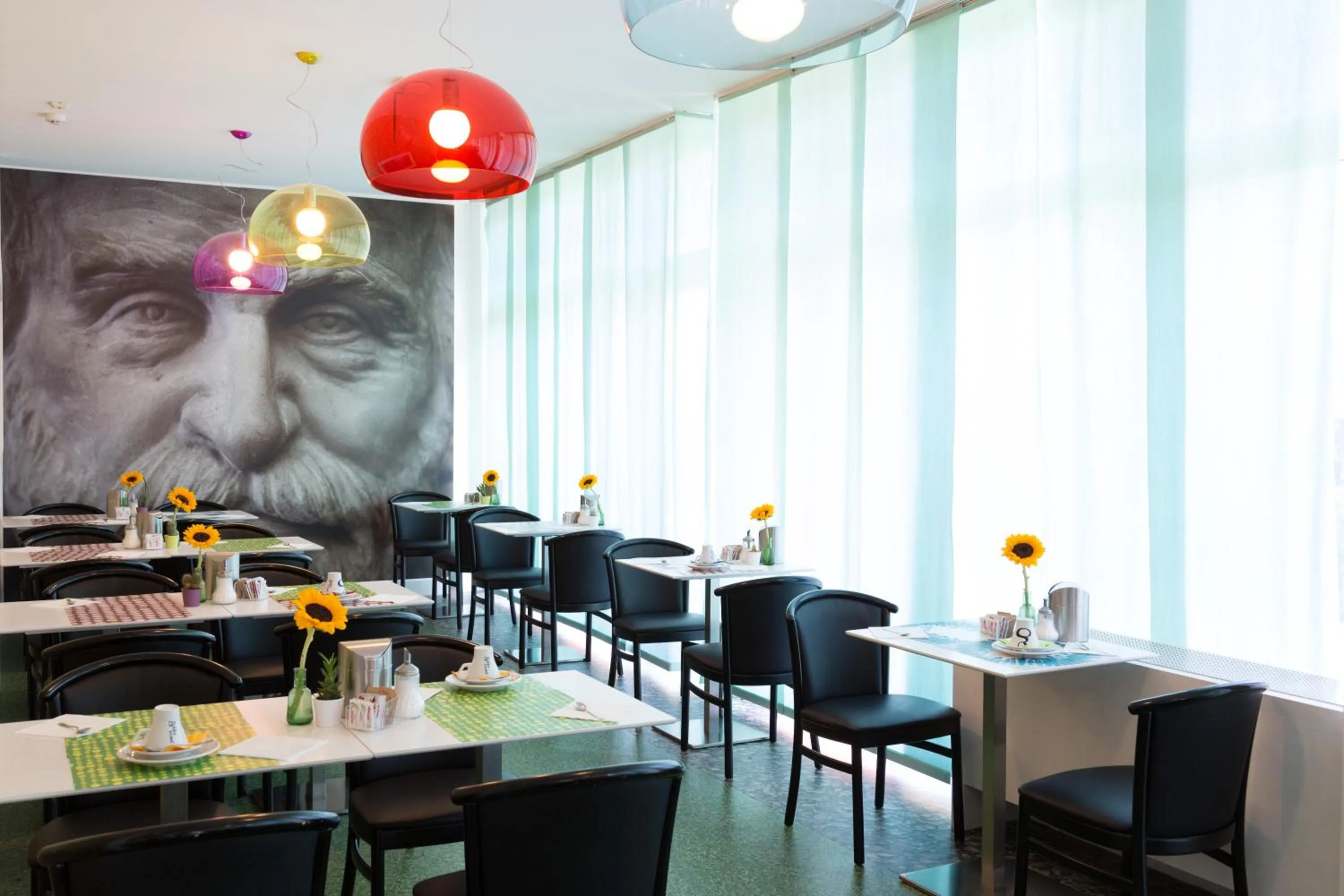 Restaurant/places to eat in Hotels Campus