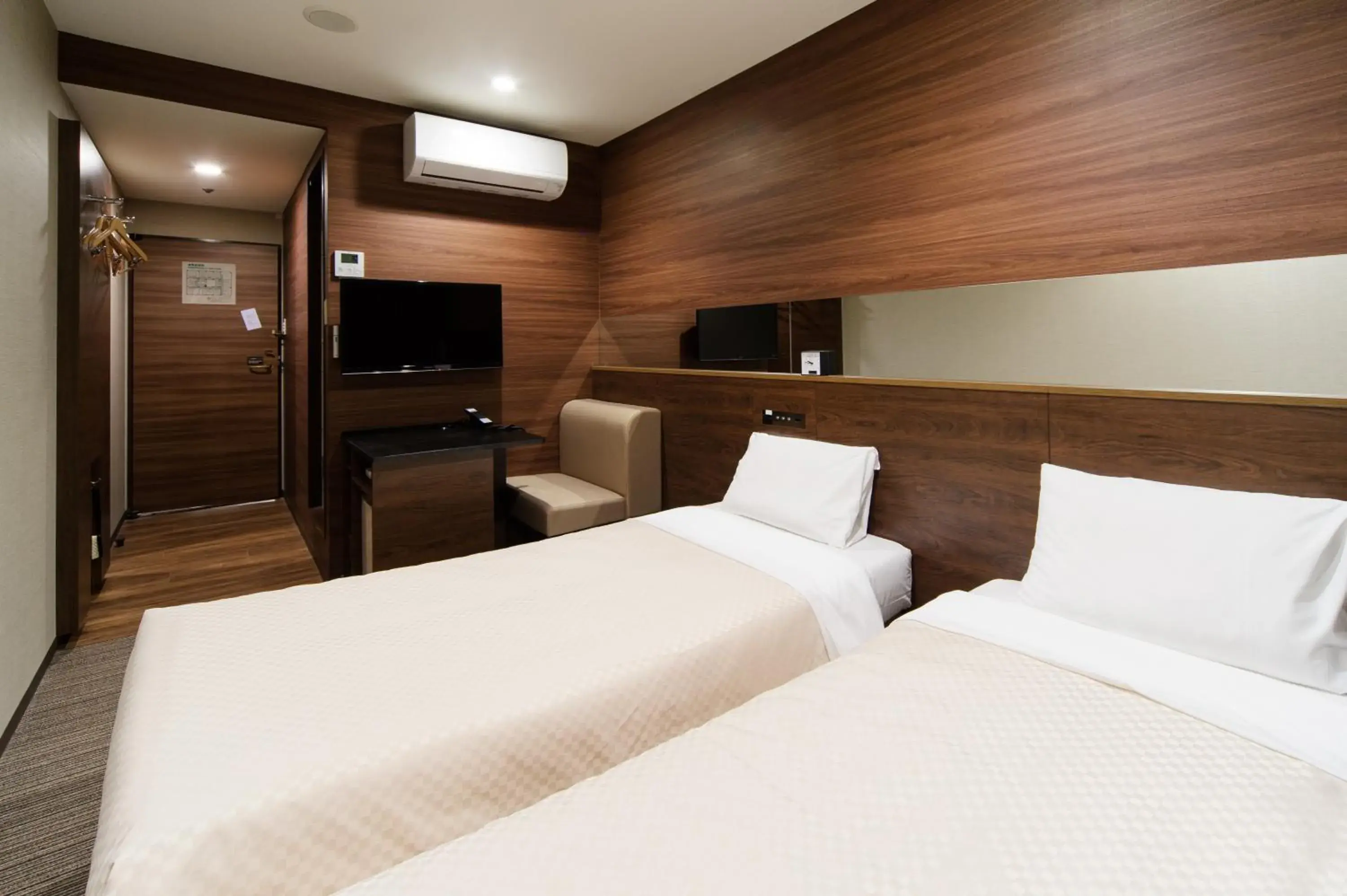 Economy Twin Room - Smoking in Osaka Fujiya Hotel Economy Twin Room - Smoking in Osaka Fujiya Hotel