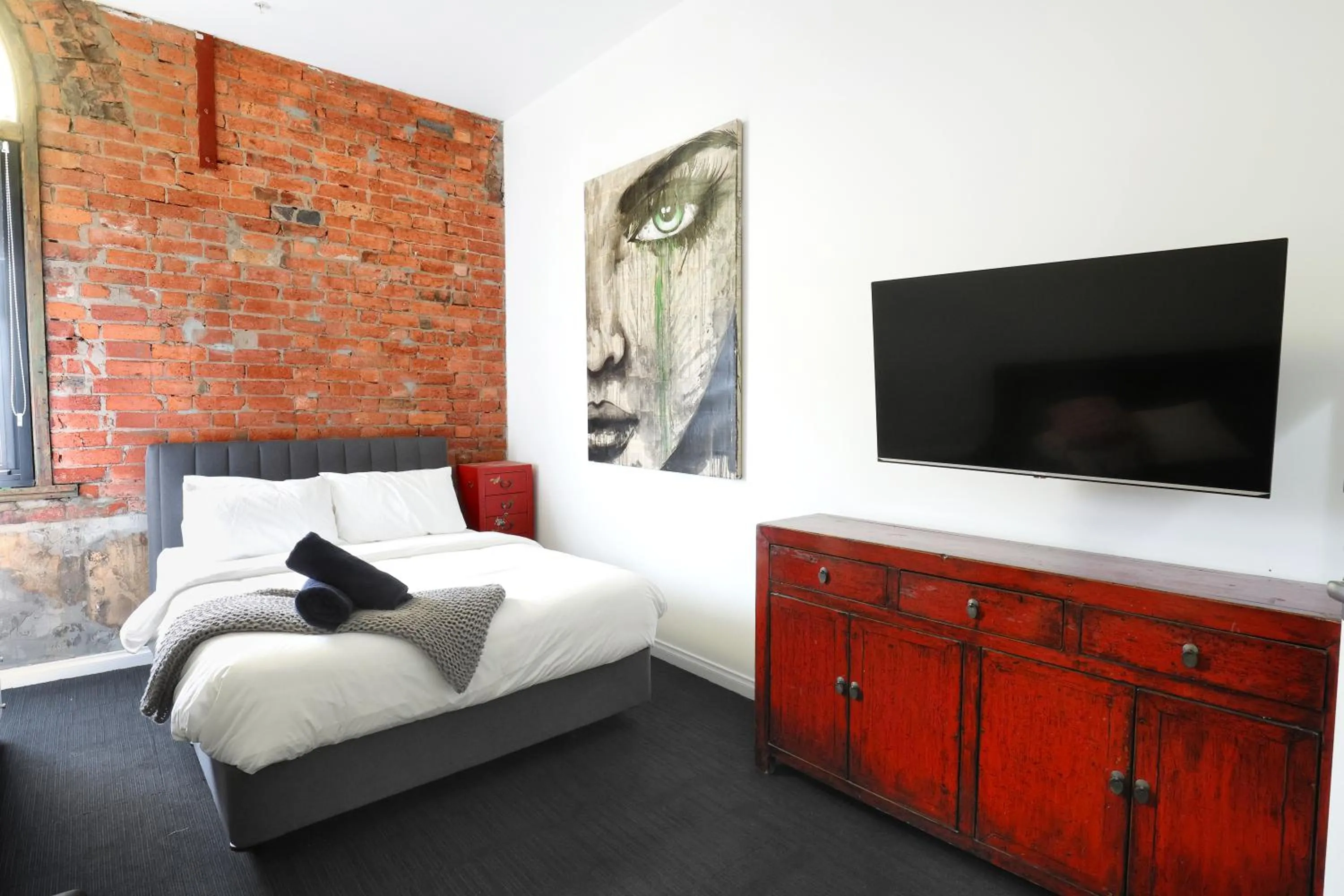 Communal lounge/ TV room, Bed in Bayside House