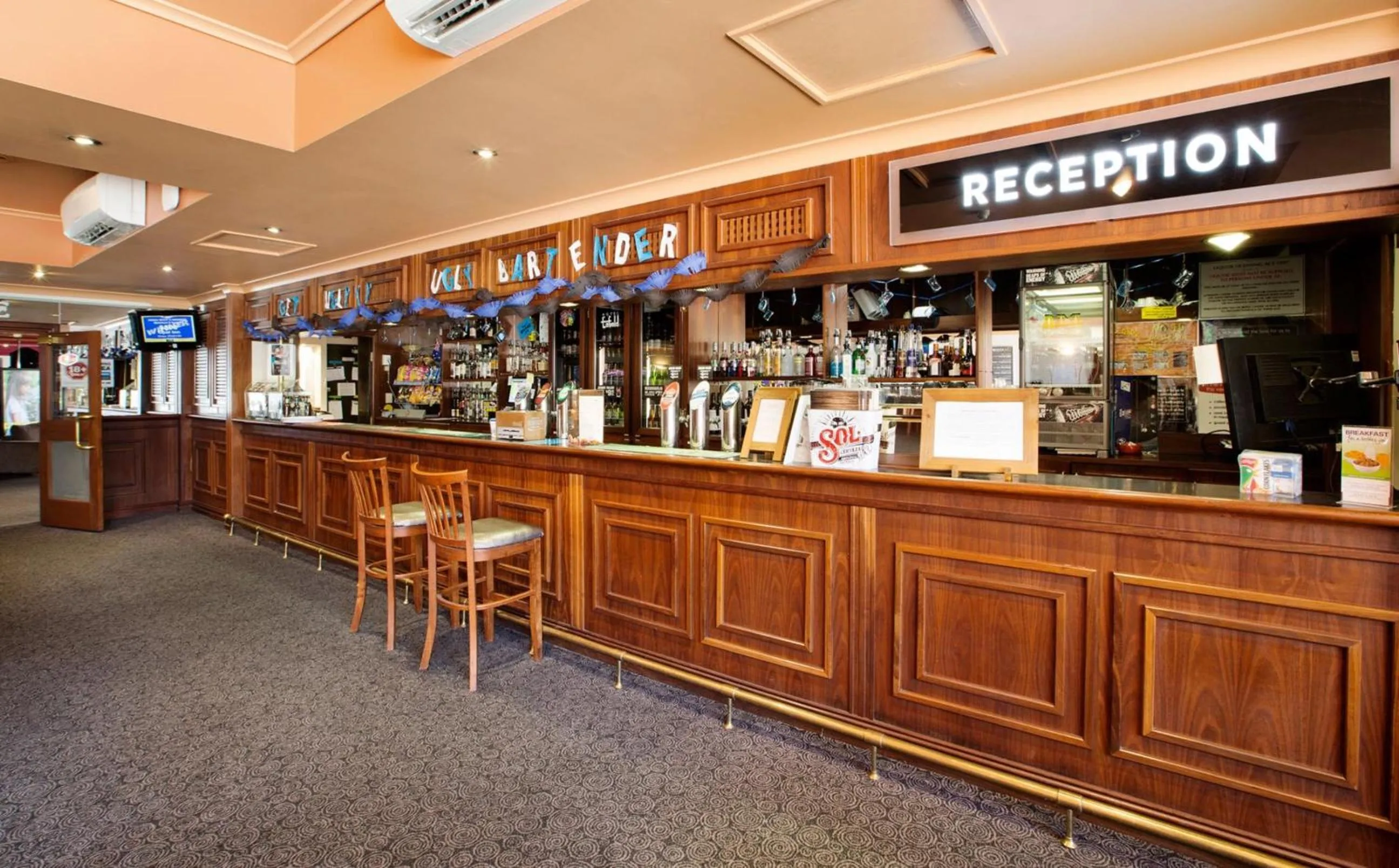 Lounge or bar in Enfield Hotel