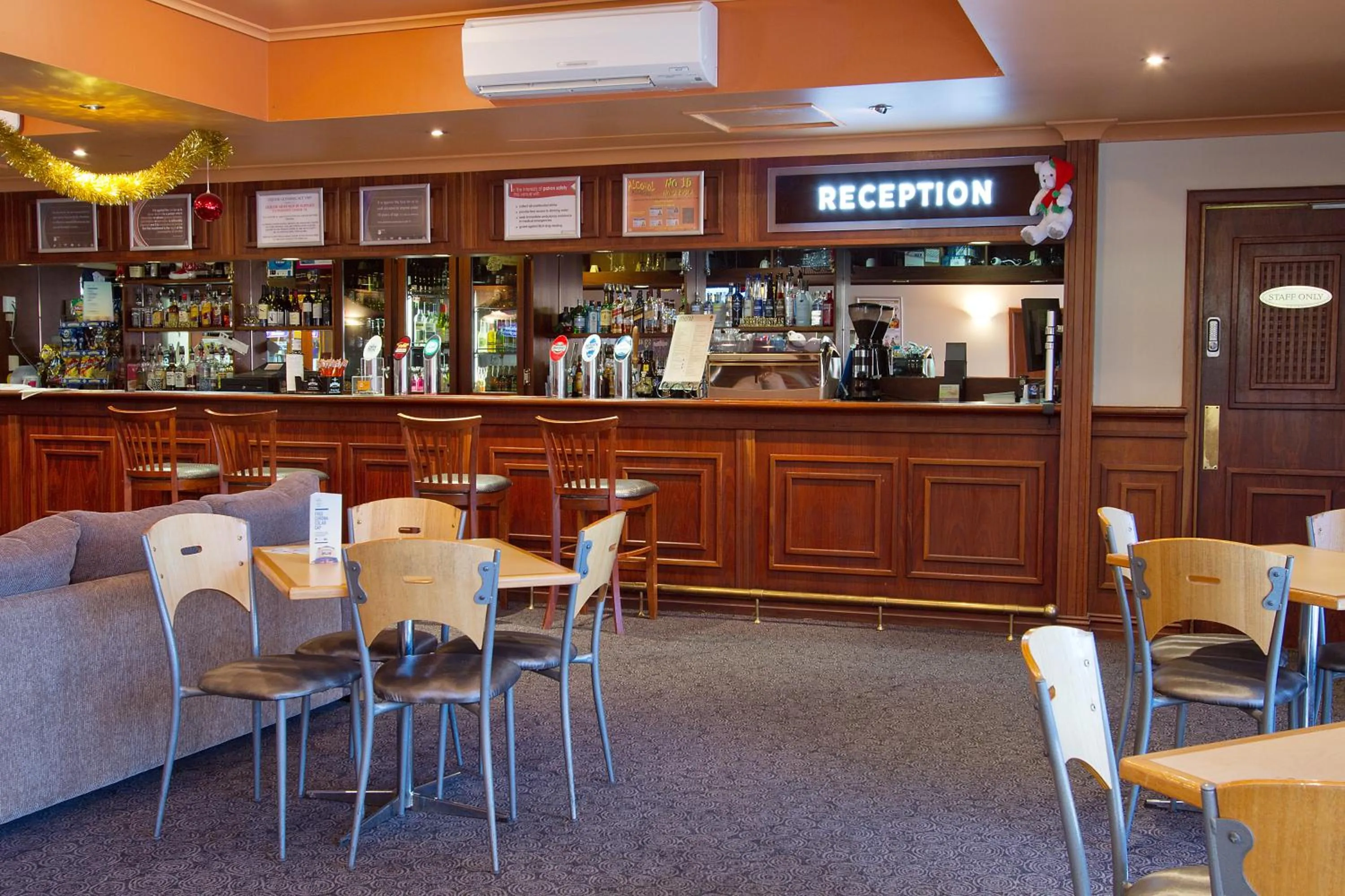 Lounge or bar in Enfield Hotel