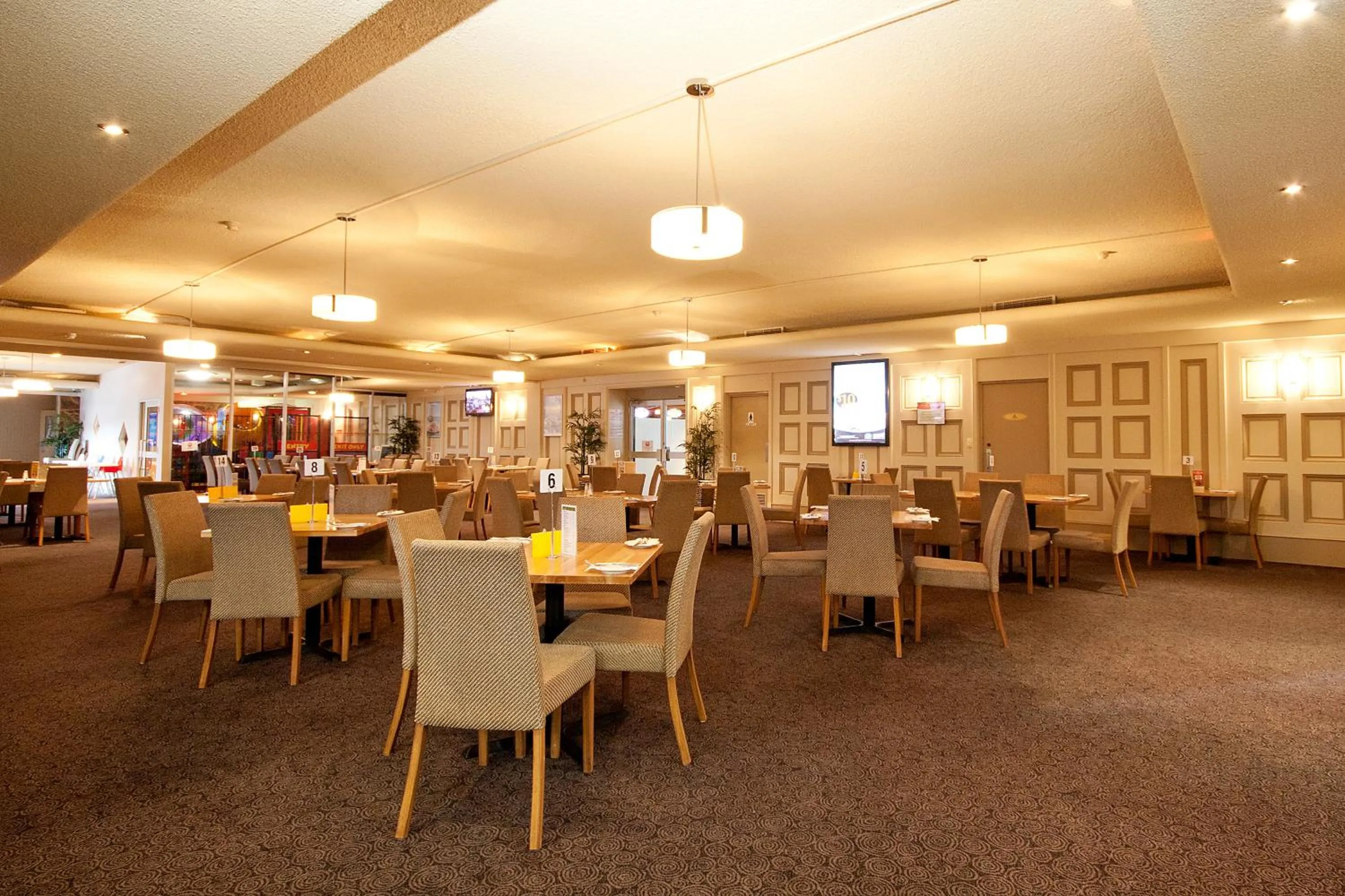 Restaurant/places to eat in Enfield Hotel